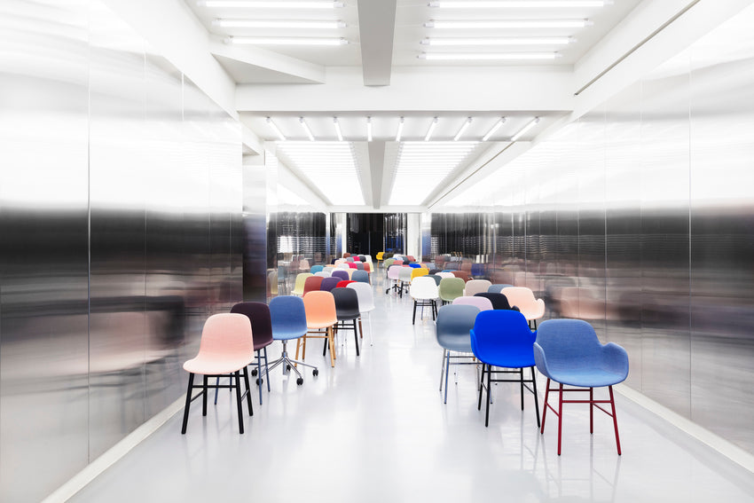 Kancelárske kreslo s opierkami FORM 4W krémové s hliníkovým podstavcom