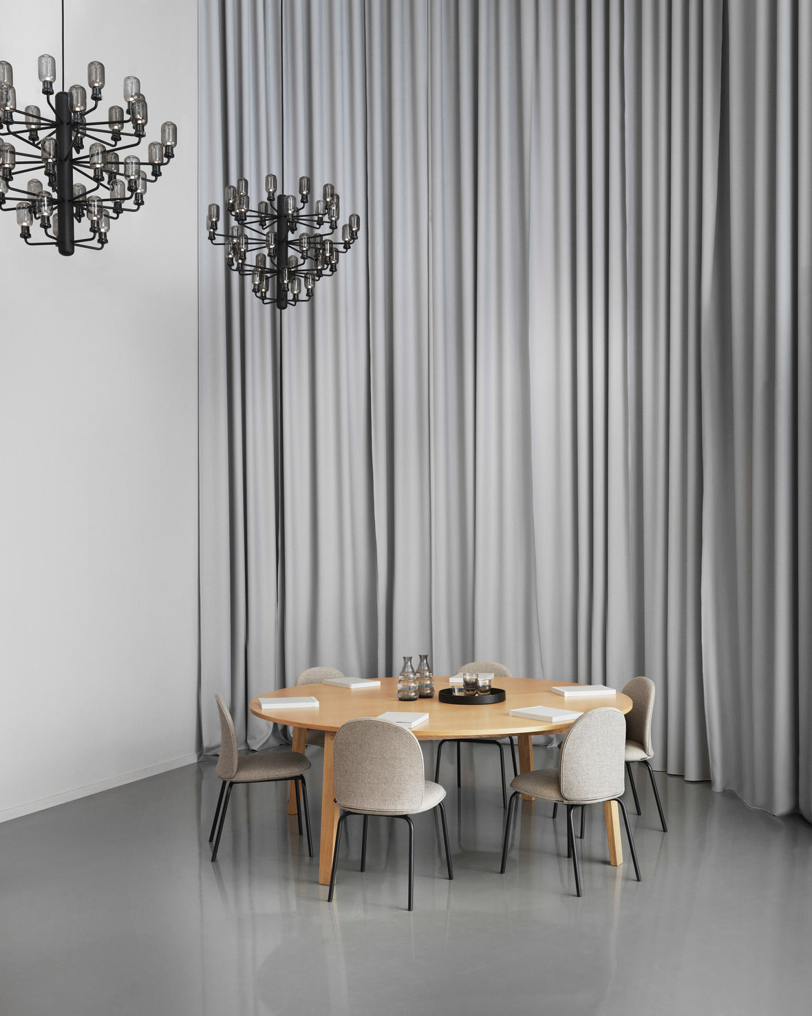 Stolička ACE čierna základňa