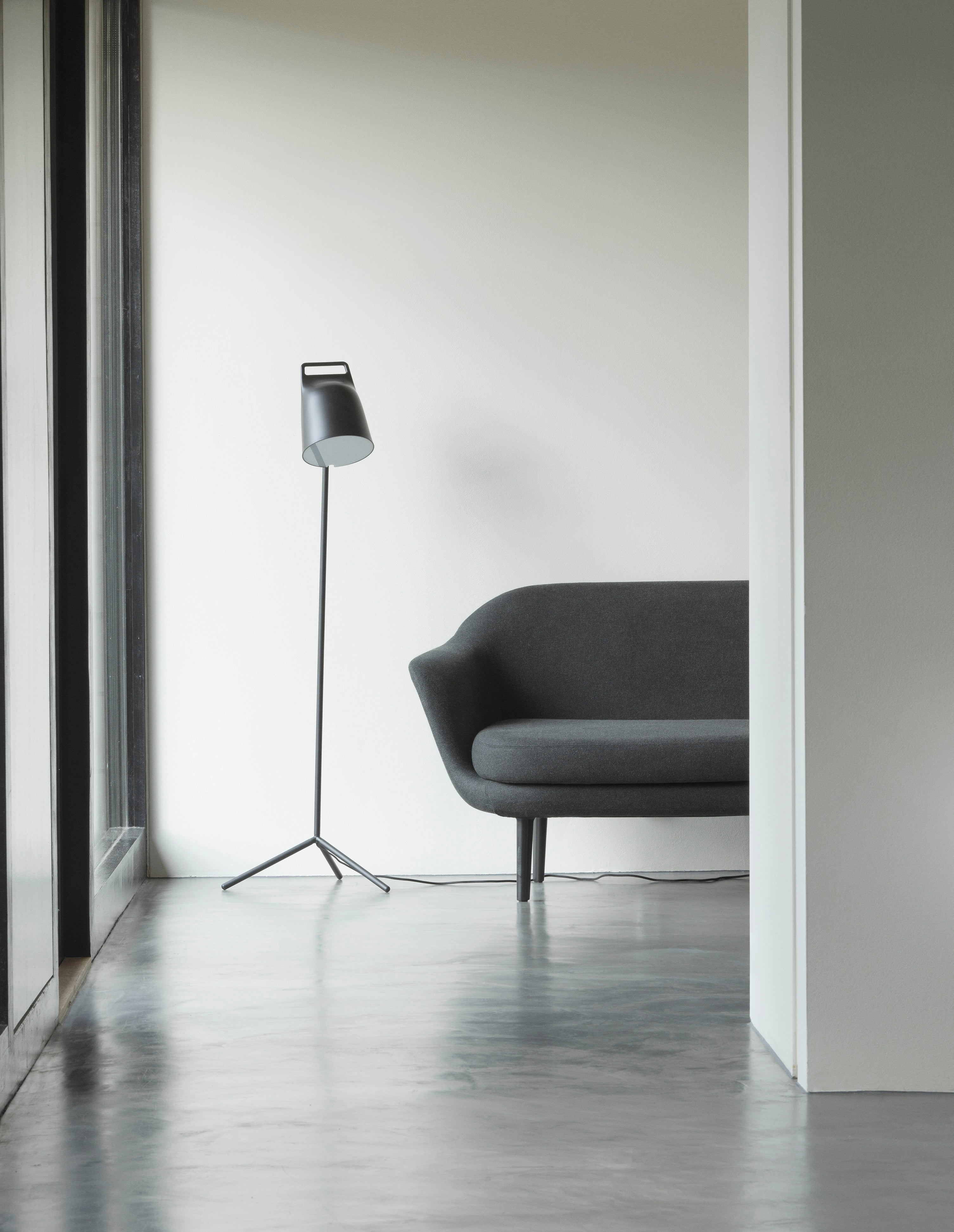 Stojaca lampa na čítanie STAGE čierna