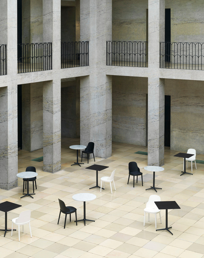 Kávový stôl ALLEZ s drevenou doskou a čiernou základňou