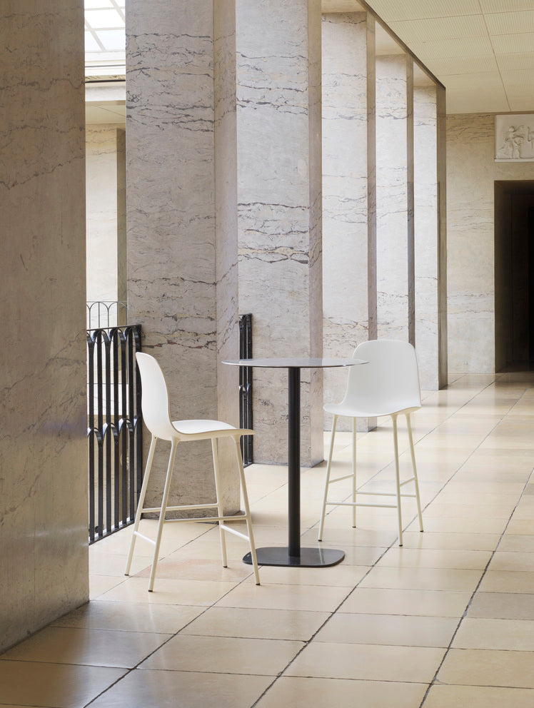 Barová stolička FORM čierna