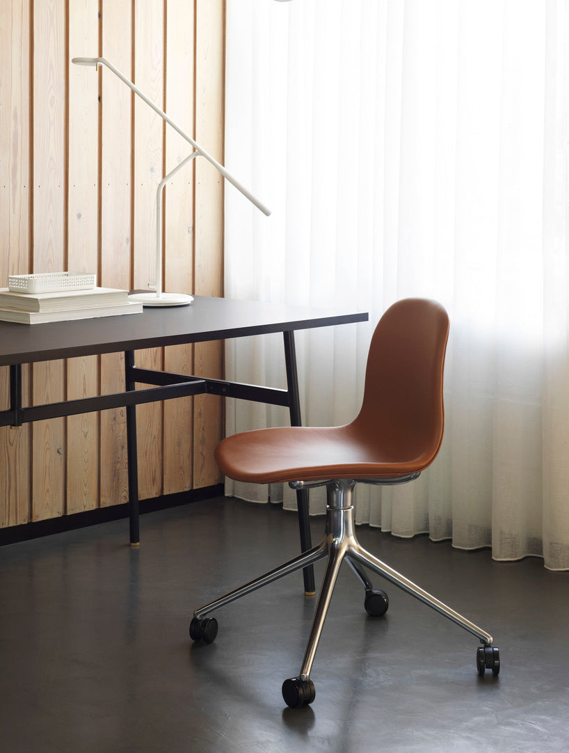 4W green chair with a black base on wheels