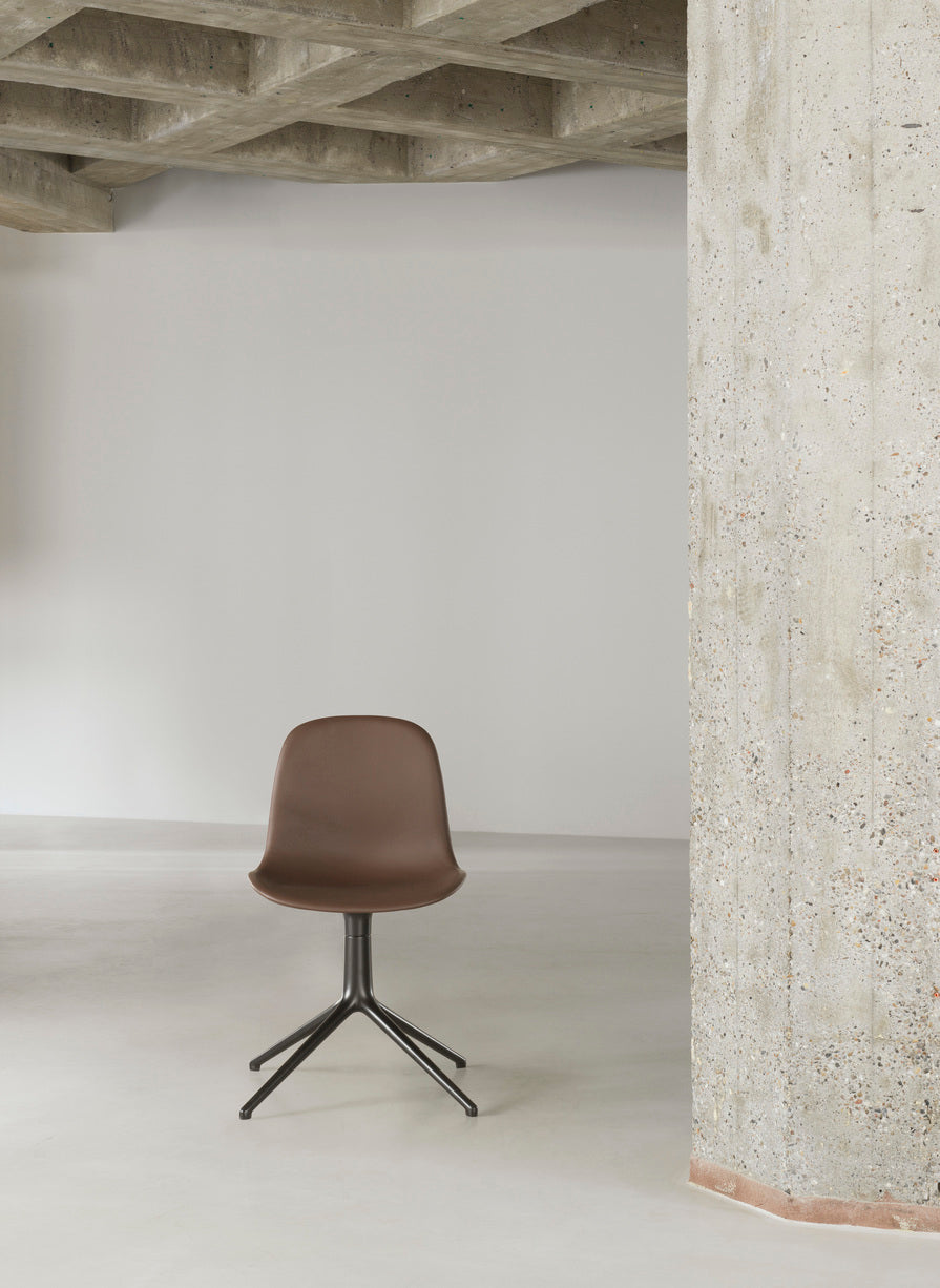 Upholstered office chair 4L forms with an aluminum base
