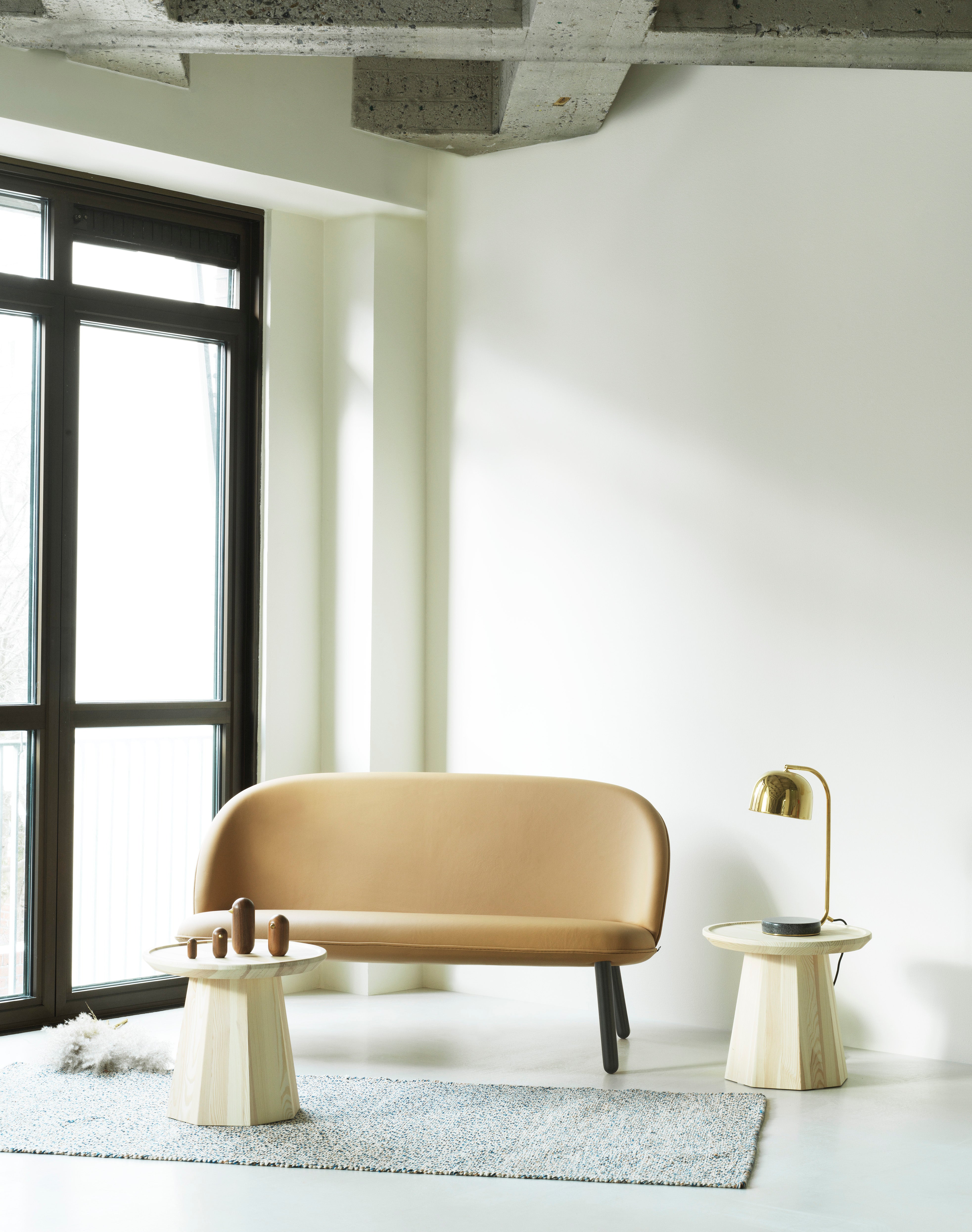 GRANT table lamp in gold with black granite