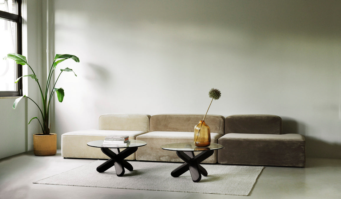 Coffee table Ding glass with black base