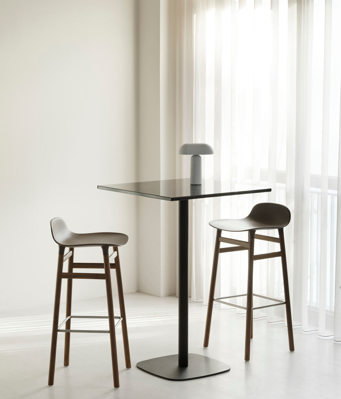 White Hocker forms with an oak base