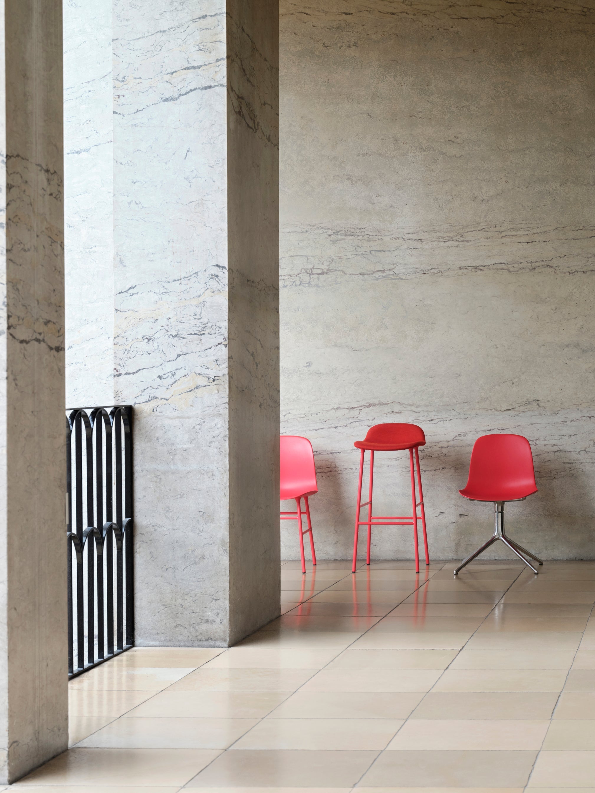 Kancelárske kreslo FORM 4L morská modrá s čiernym podstavcom