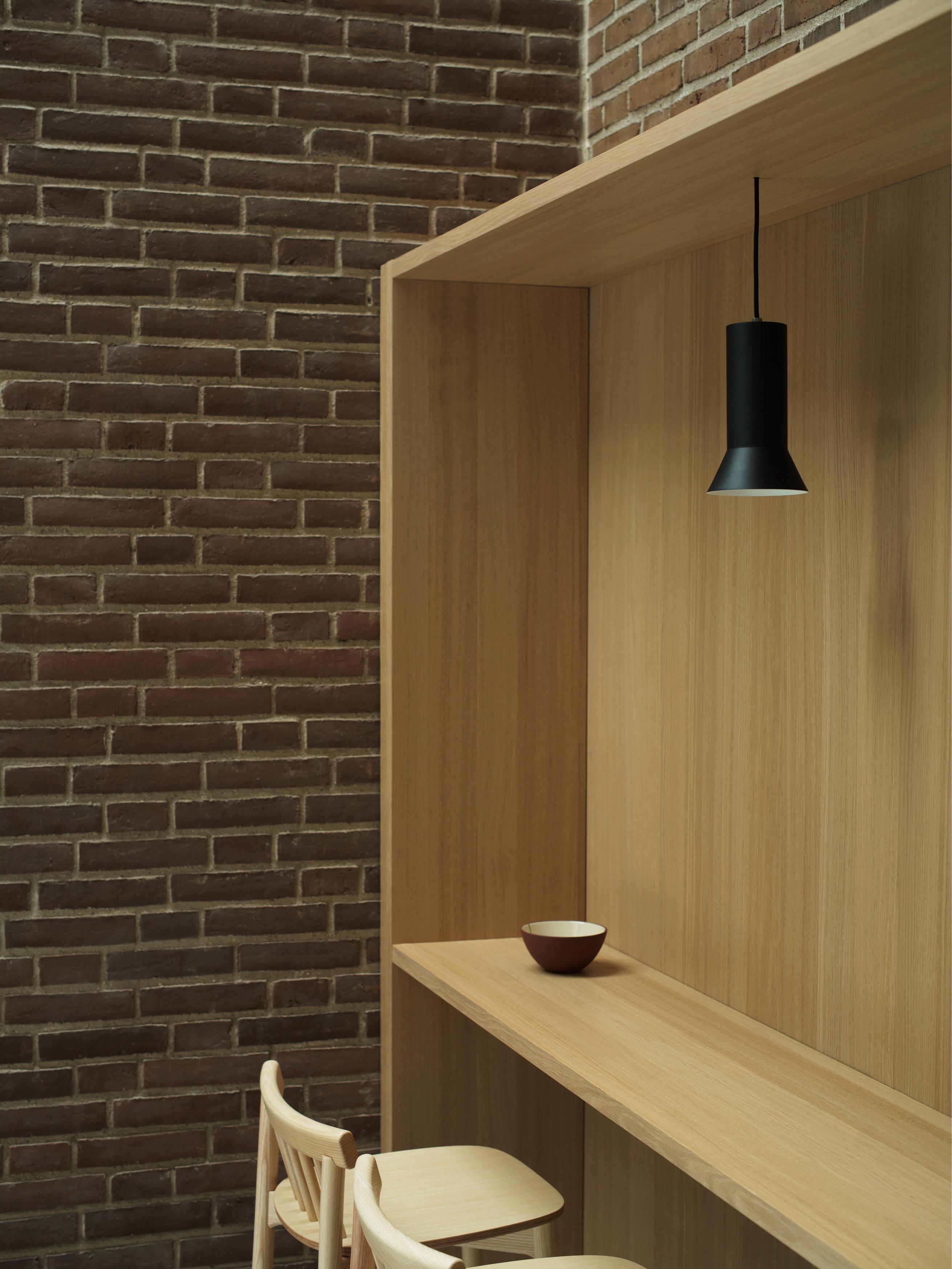 Závesná lampa HAT čierna