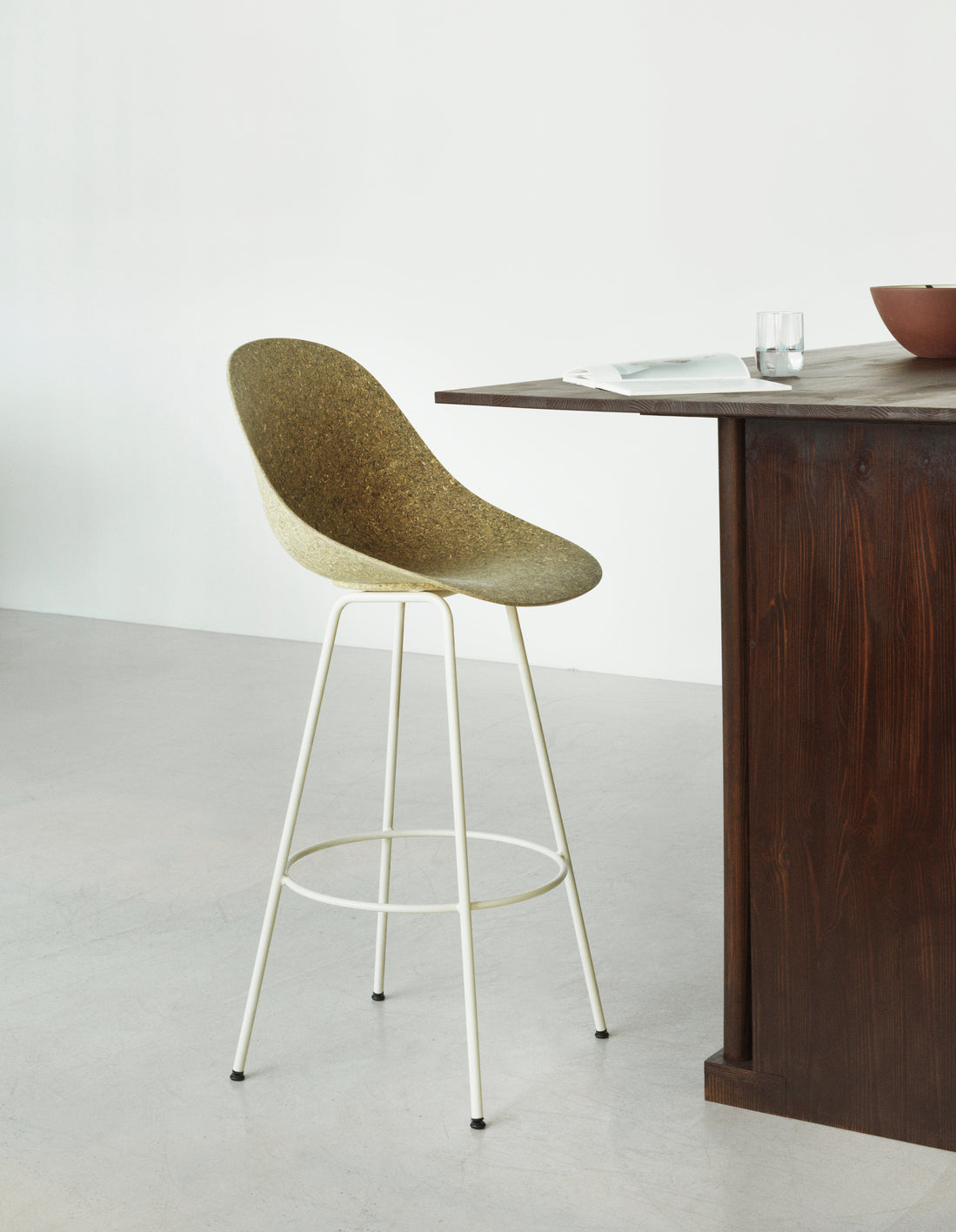 Upholstered bar chair with a back base with a cream base