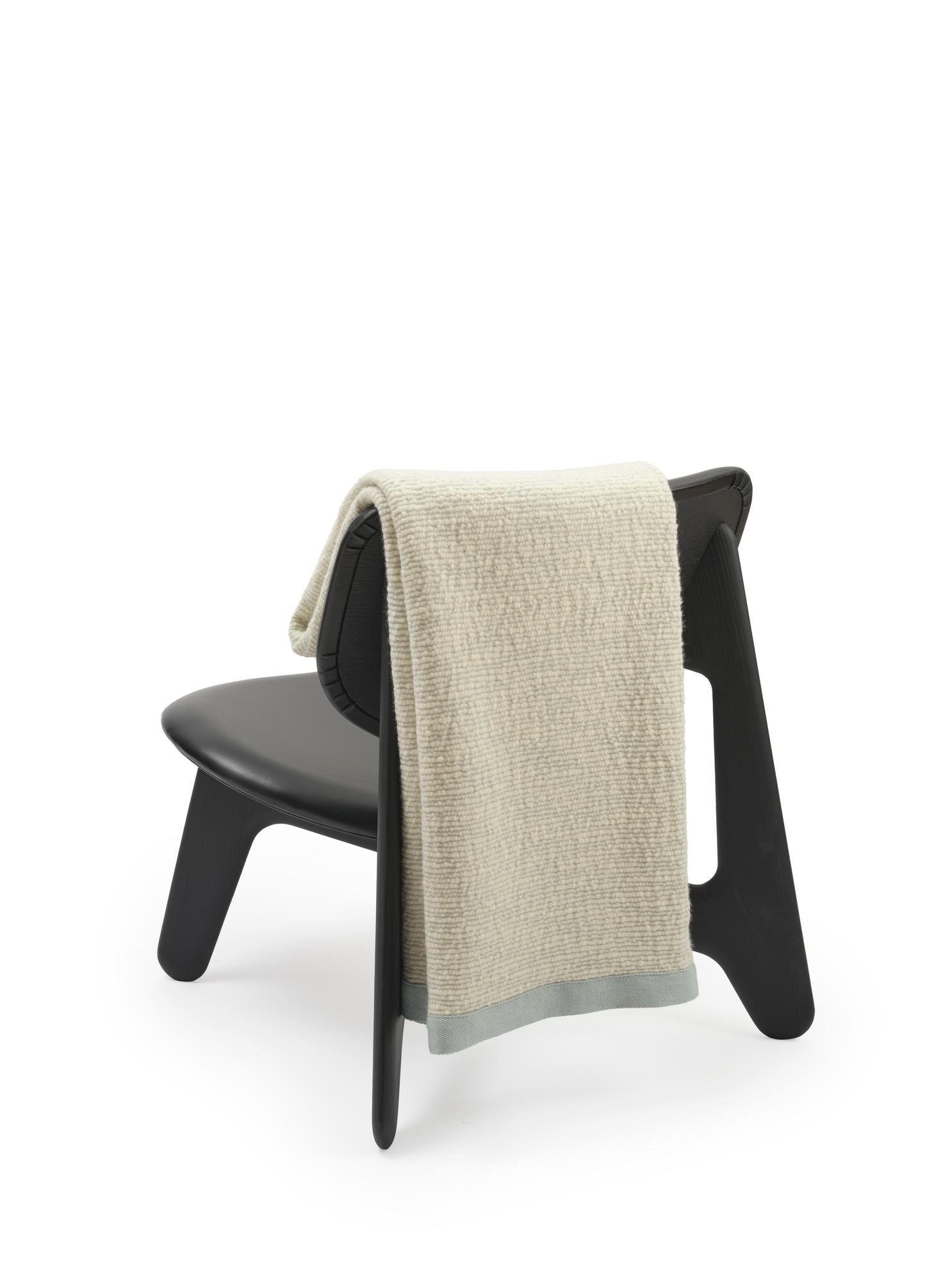 Cream THREAD blanket with blue