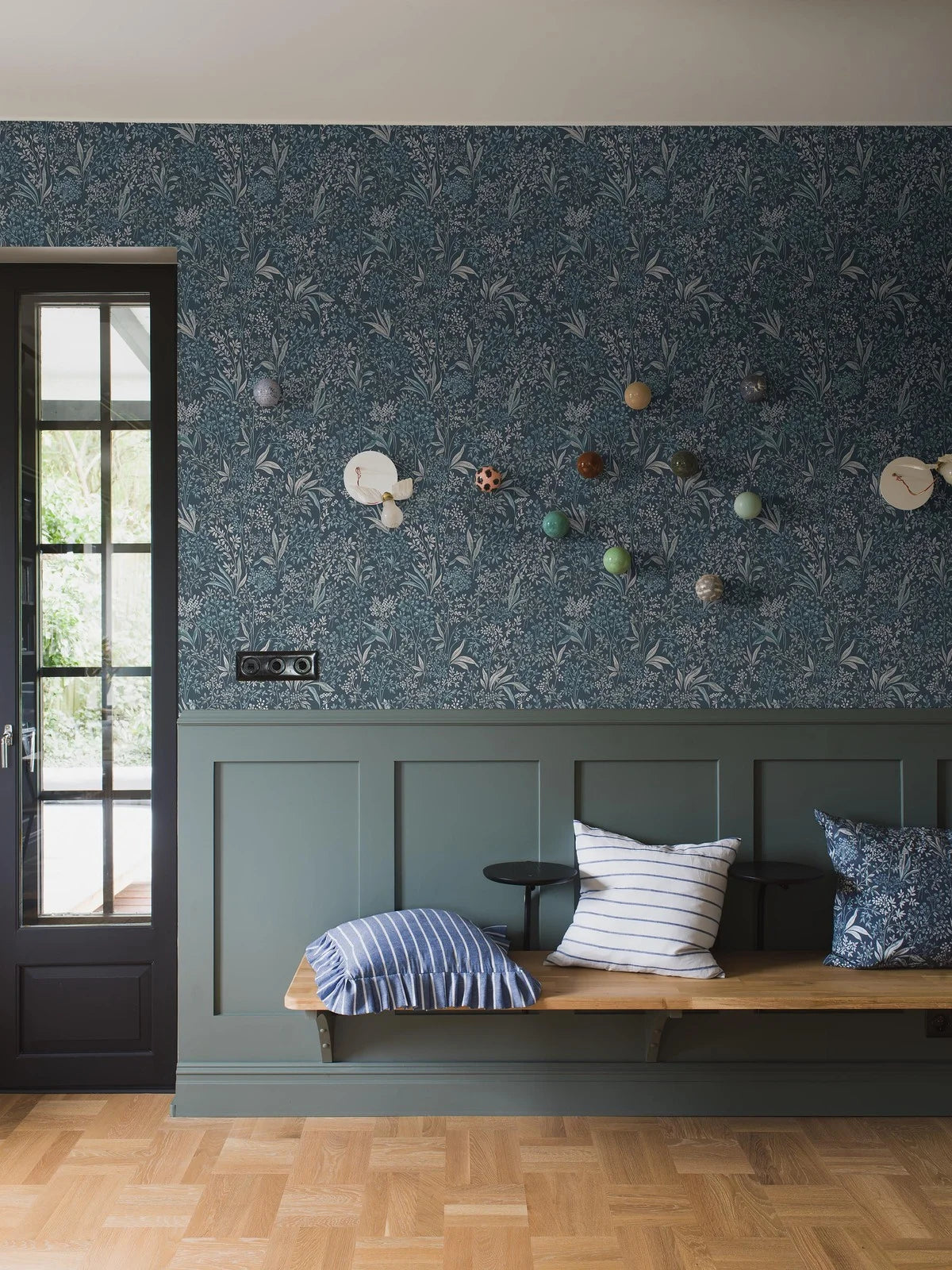 Non-woven paper wallpaper with a botanical pattern NOCTURNE dark blue