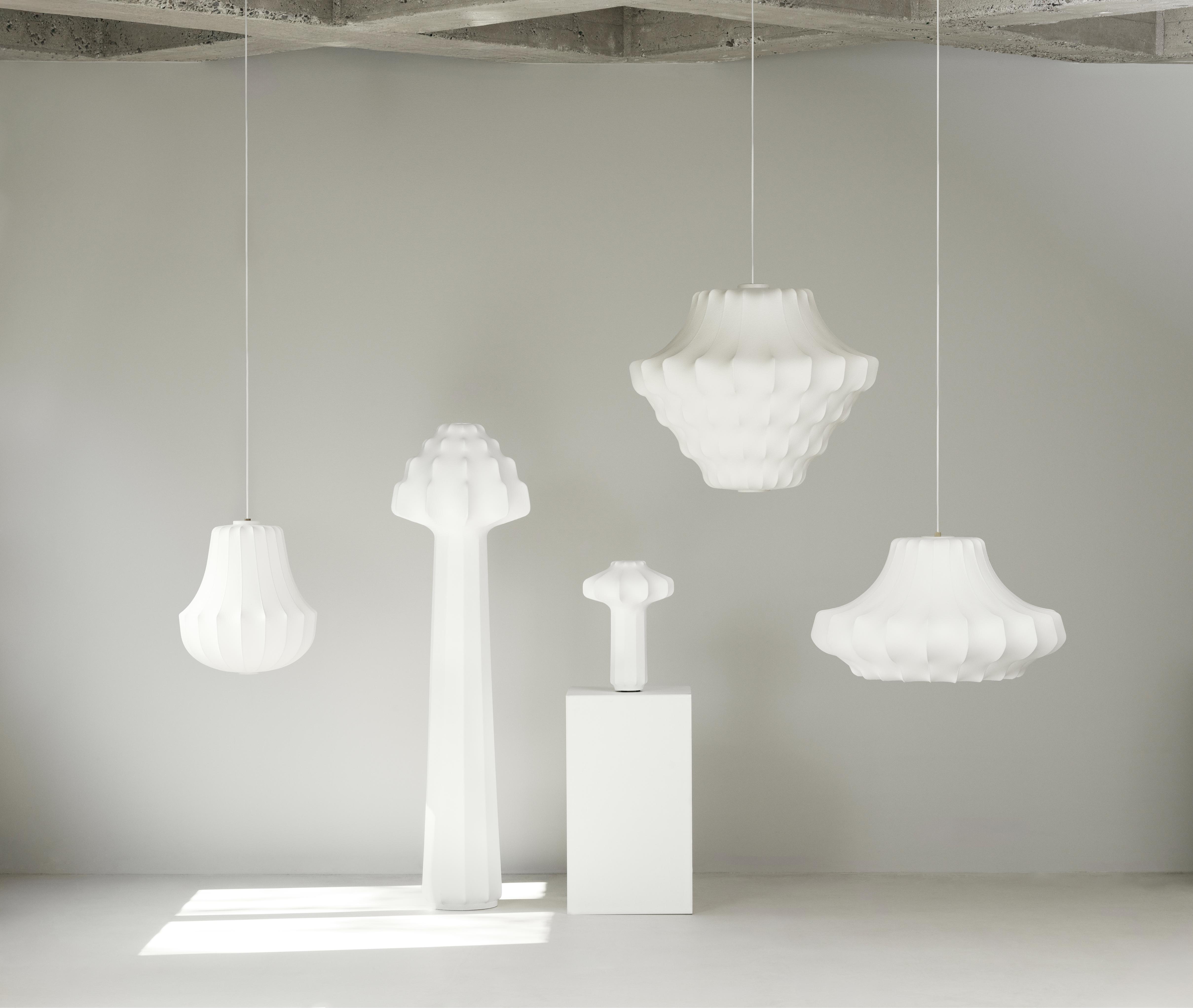 PHANTOM white floor lamp