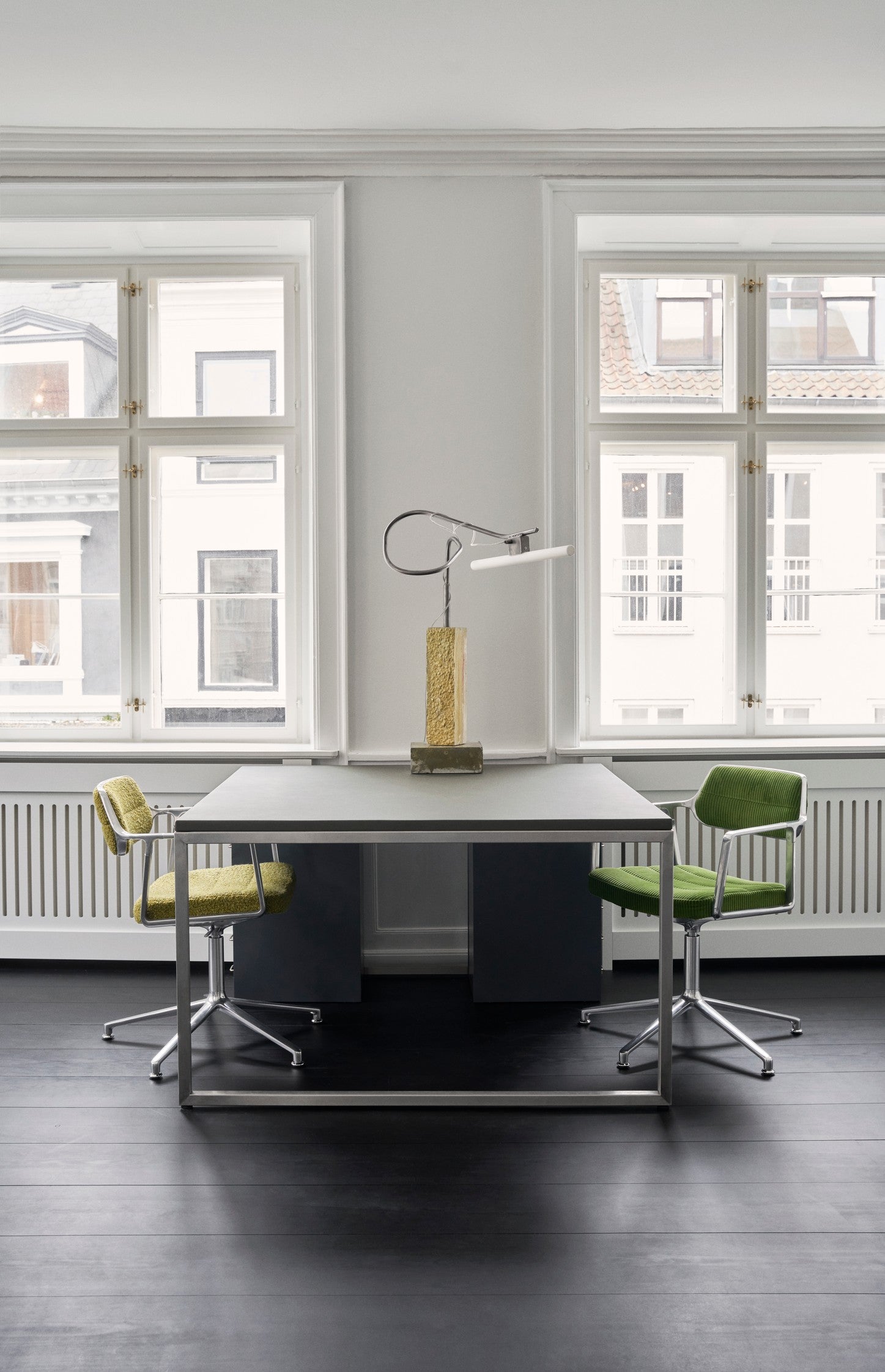 Office chair 453+ black leather with metal base