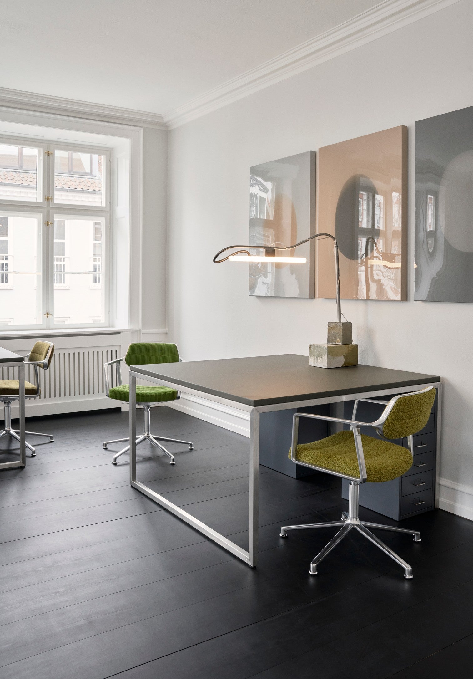 Office chair 453+ black leather with metal base