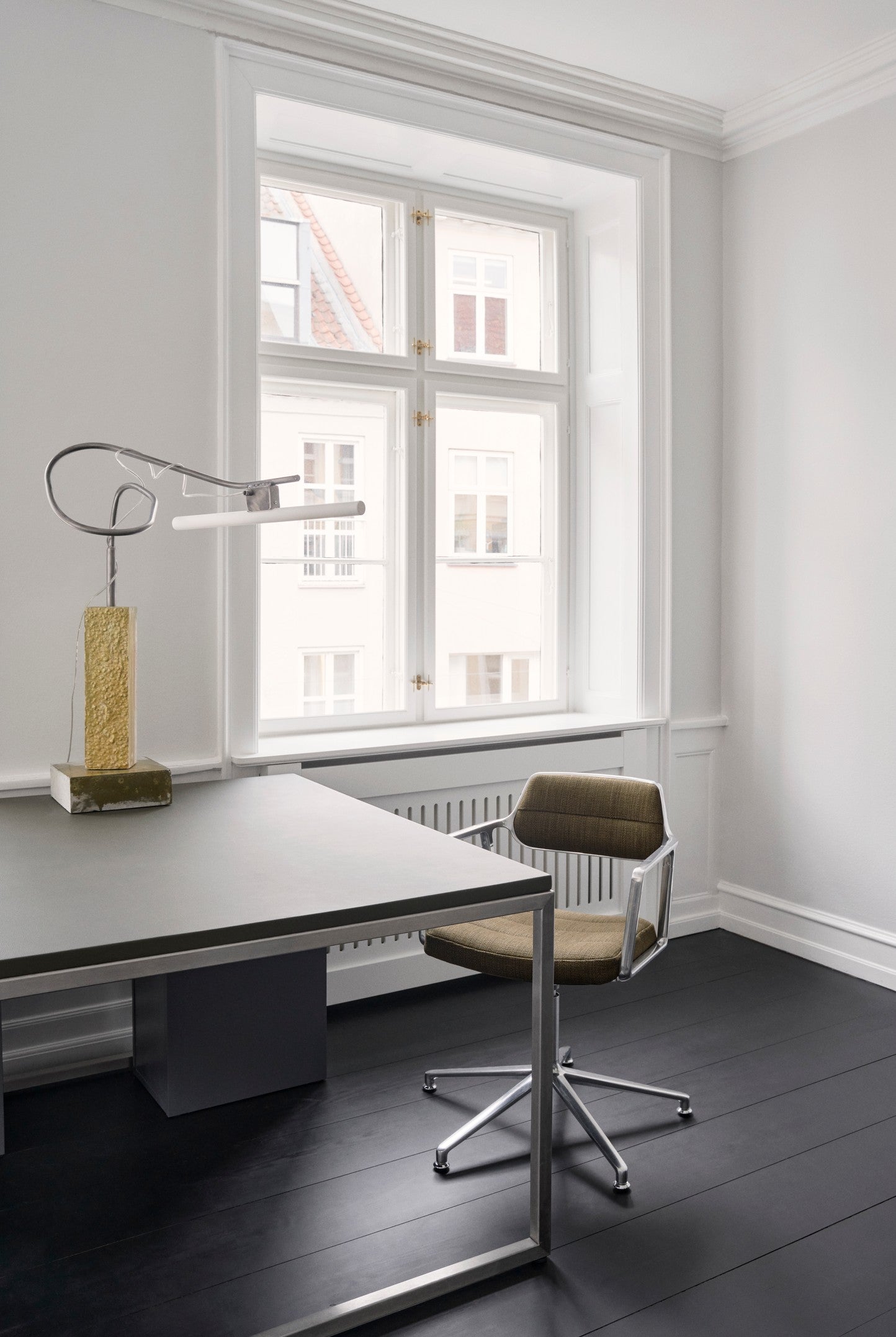 Office chair 453+ black leather with metal base