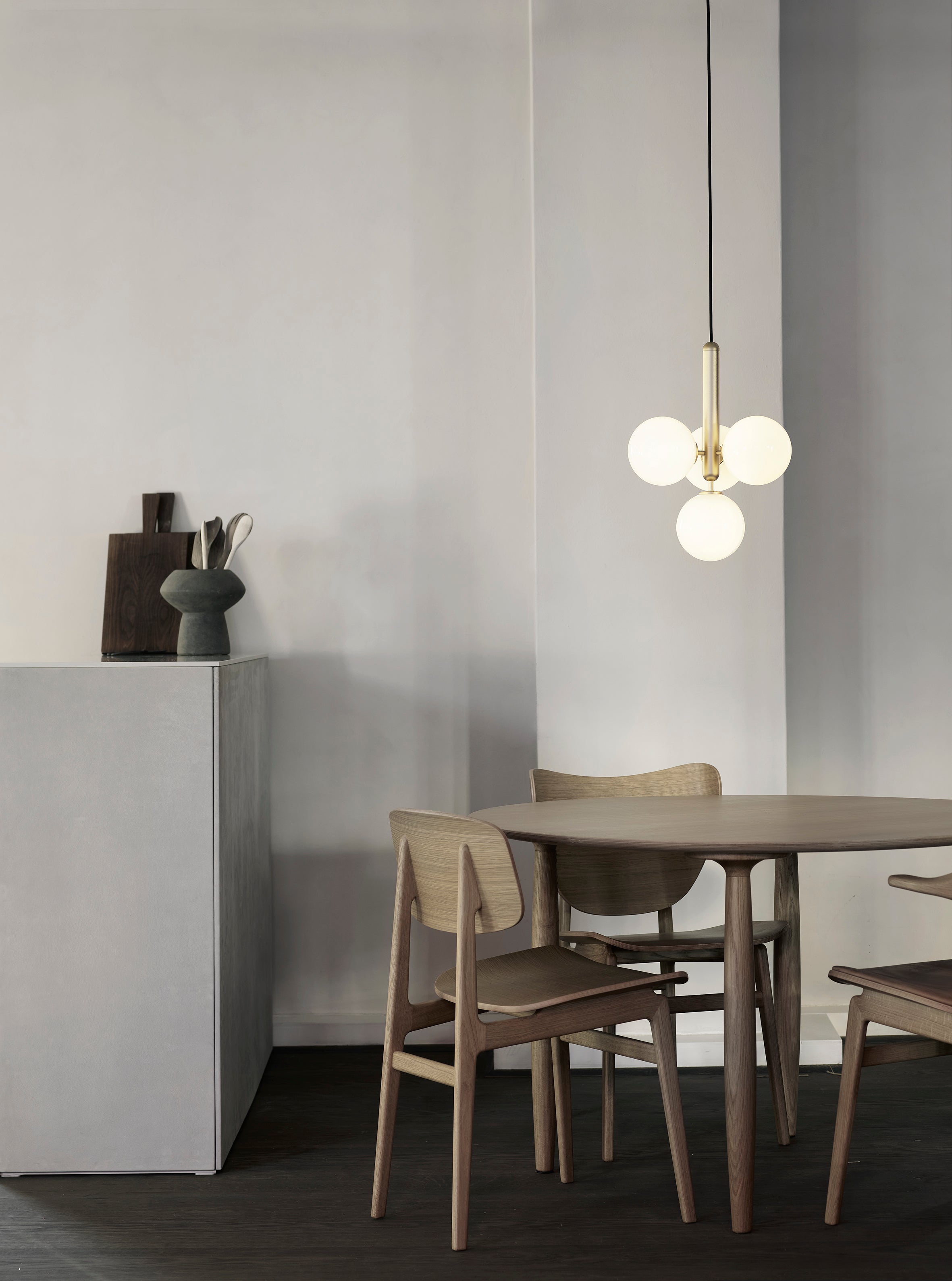 Lampa visiacá MIIRA 4 mosadzná s opálovým sklom