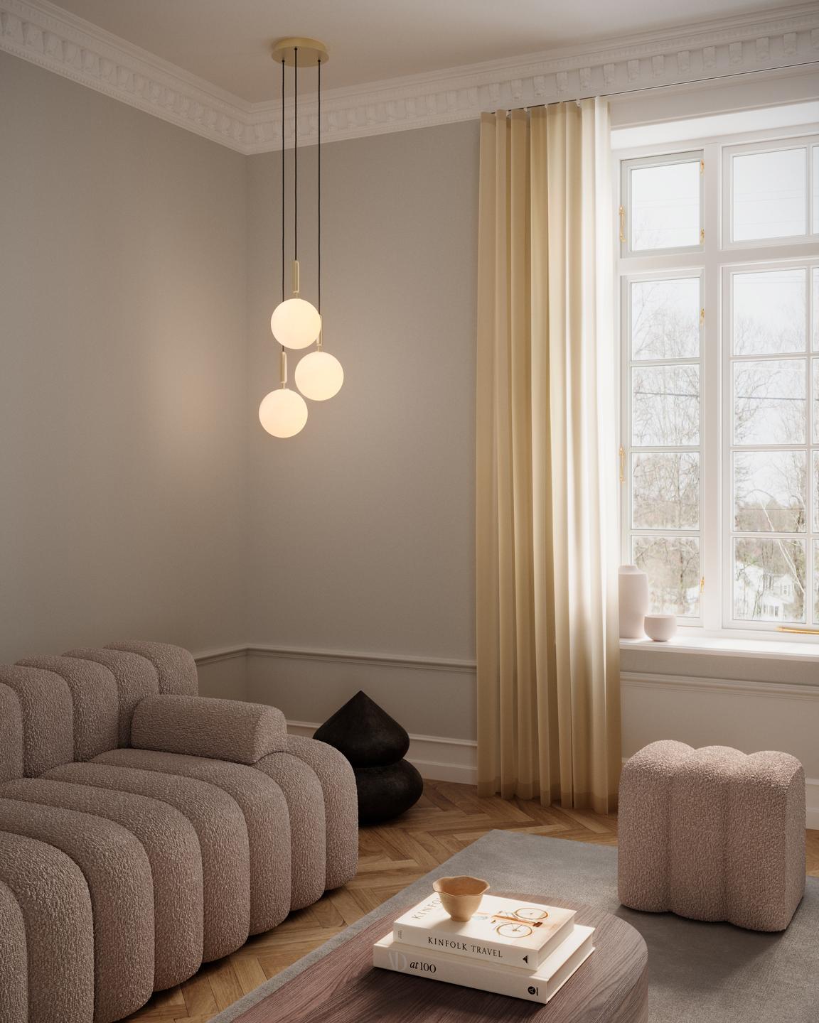 Závesná lampa MIIRA 3 mosadzná s opálovým sklom