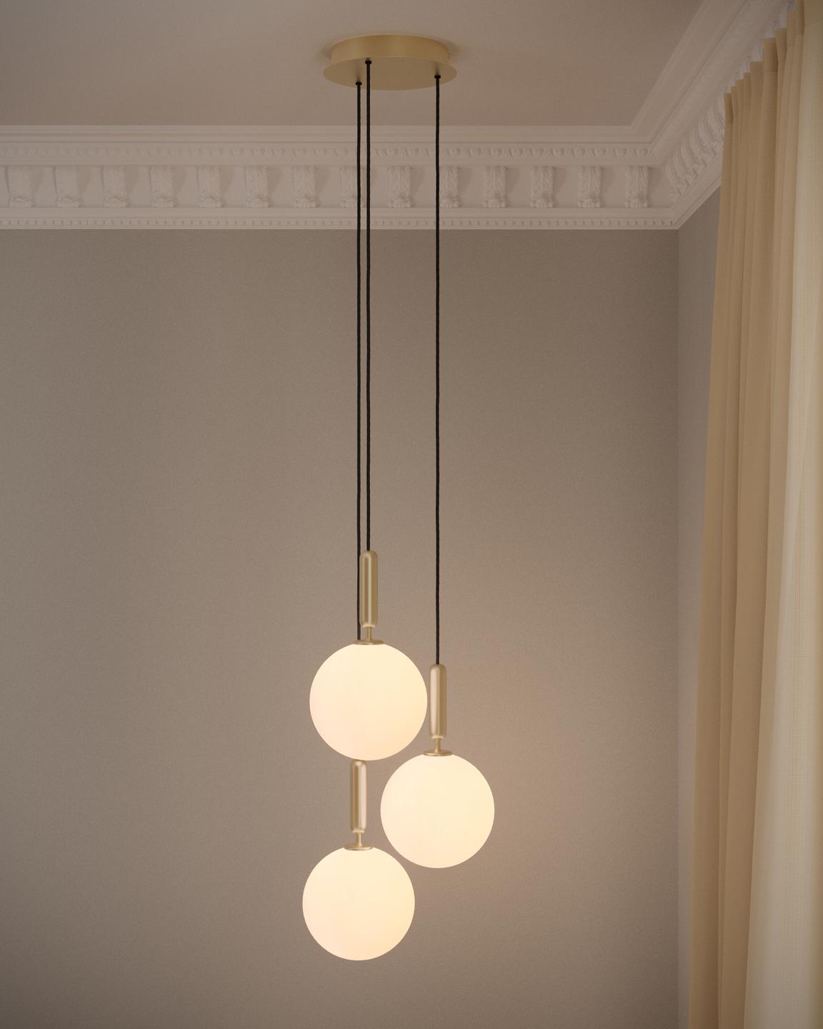 Závesná lampa MIIRA 3 mosadzná s opálovým sklom