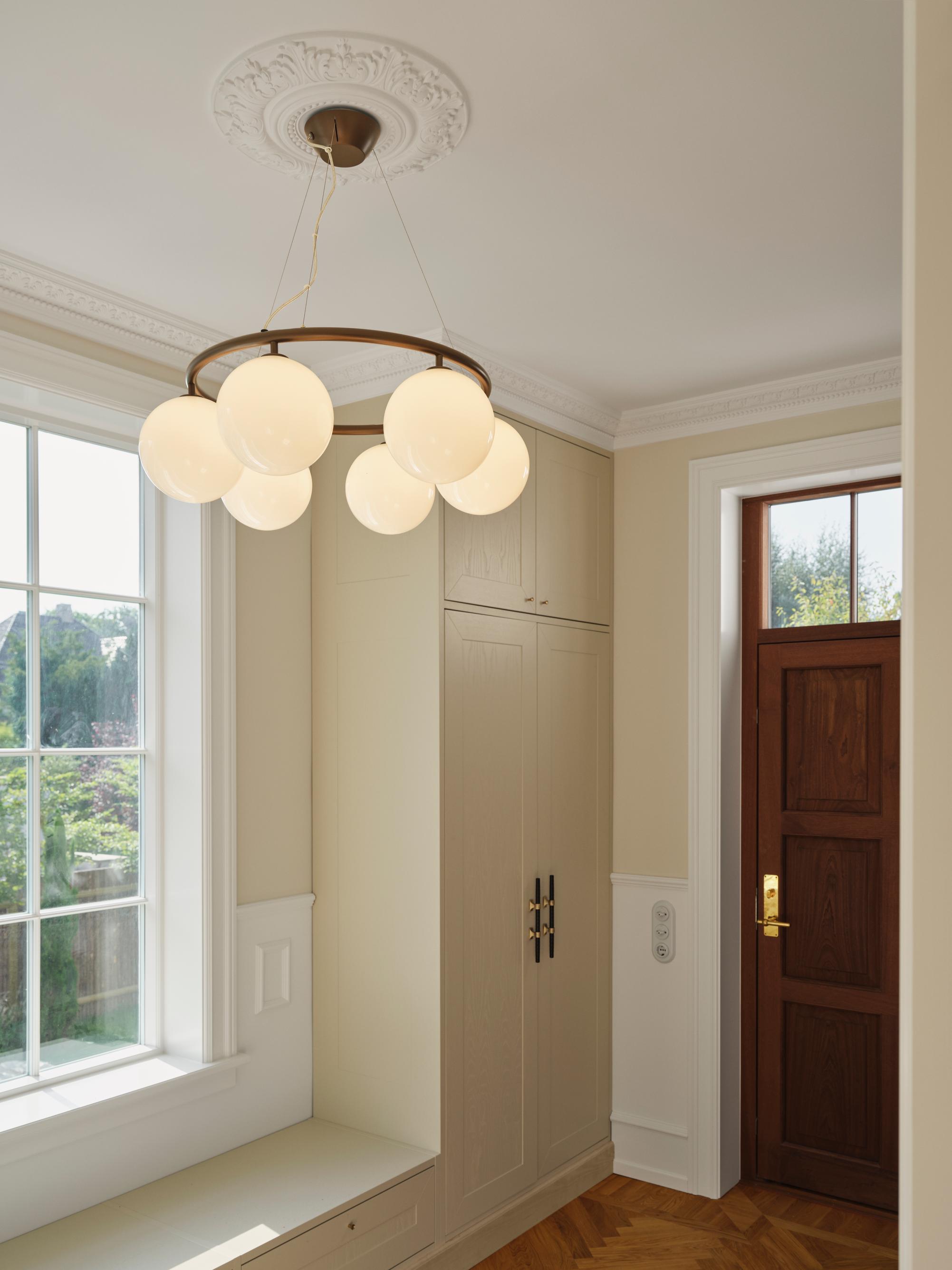 Závesná lampa MIIRA 6 CIRCULAR tmavohnedá s opálovým sklom