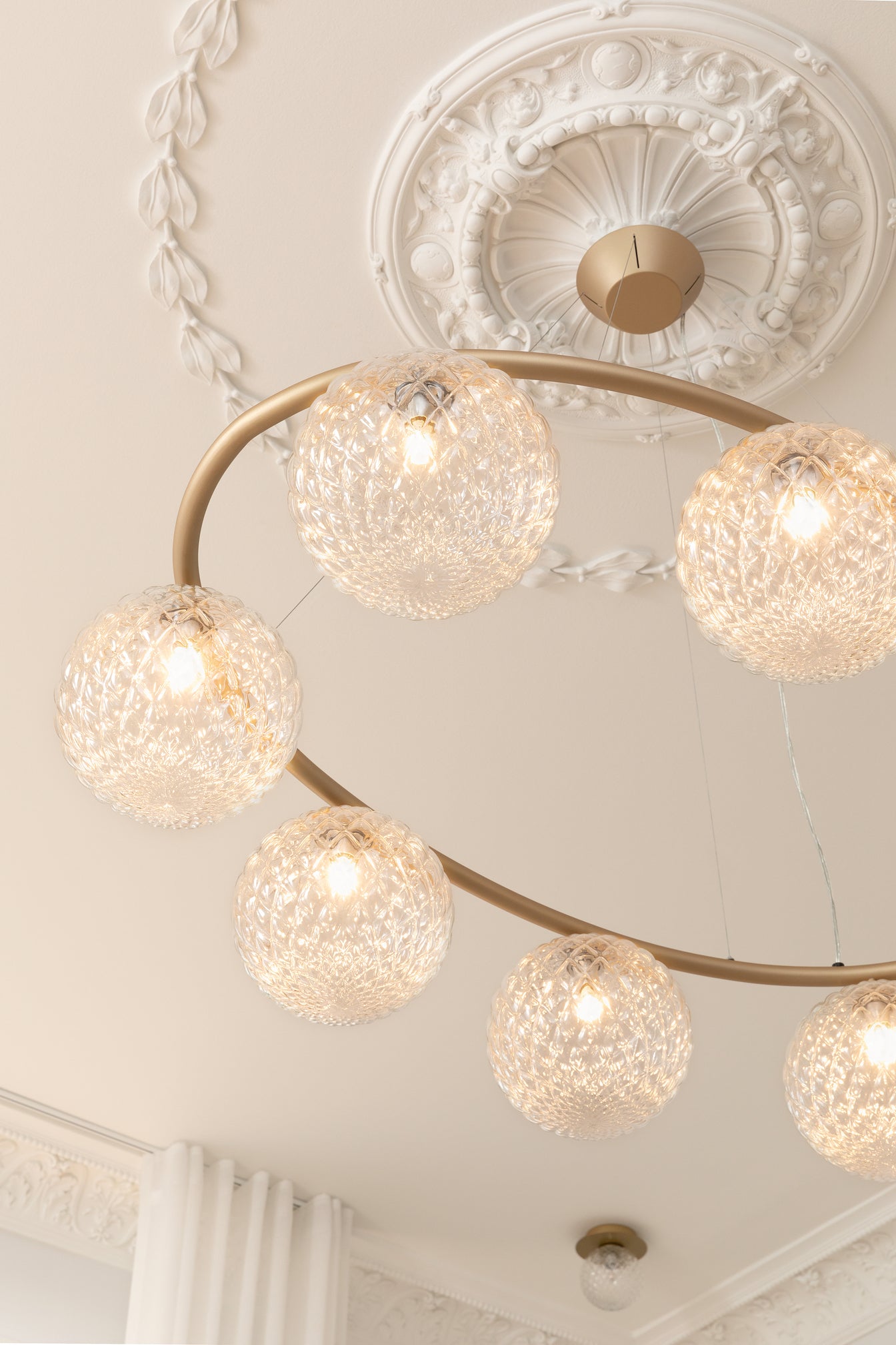 Závesná lampa MIIRA 8 OVAL mosadzná s priehľadným sklom