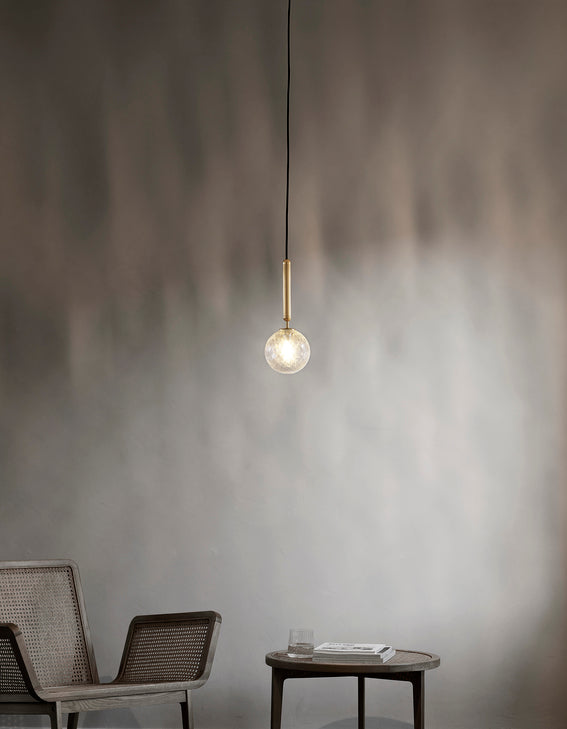 Závesná lampa MIIRA mosadzná s priehľadným sklom