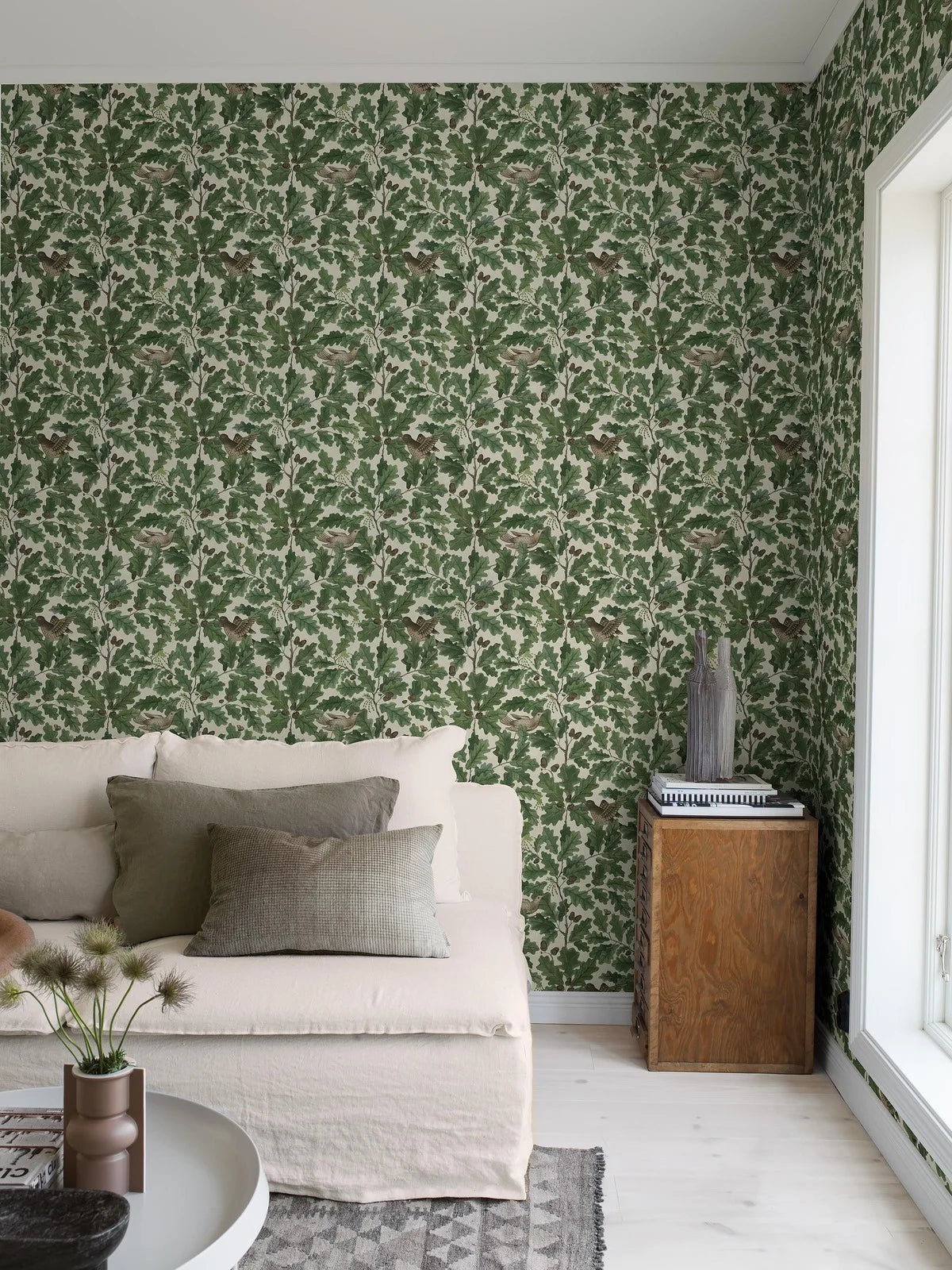 Wallpaper with a plant motif of leaves and birds IN THE OAK green with white