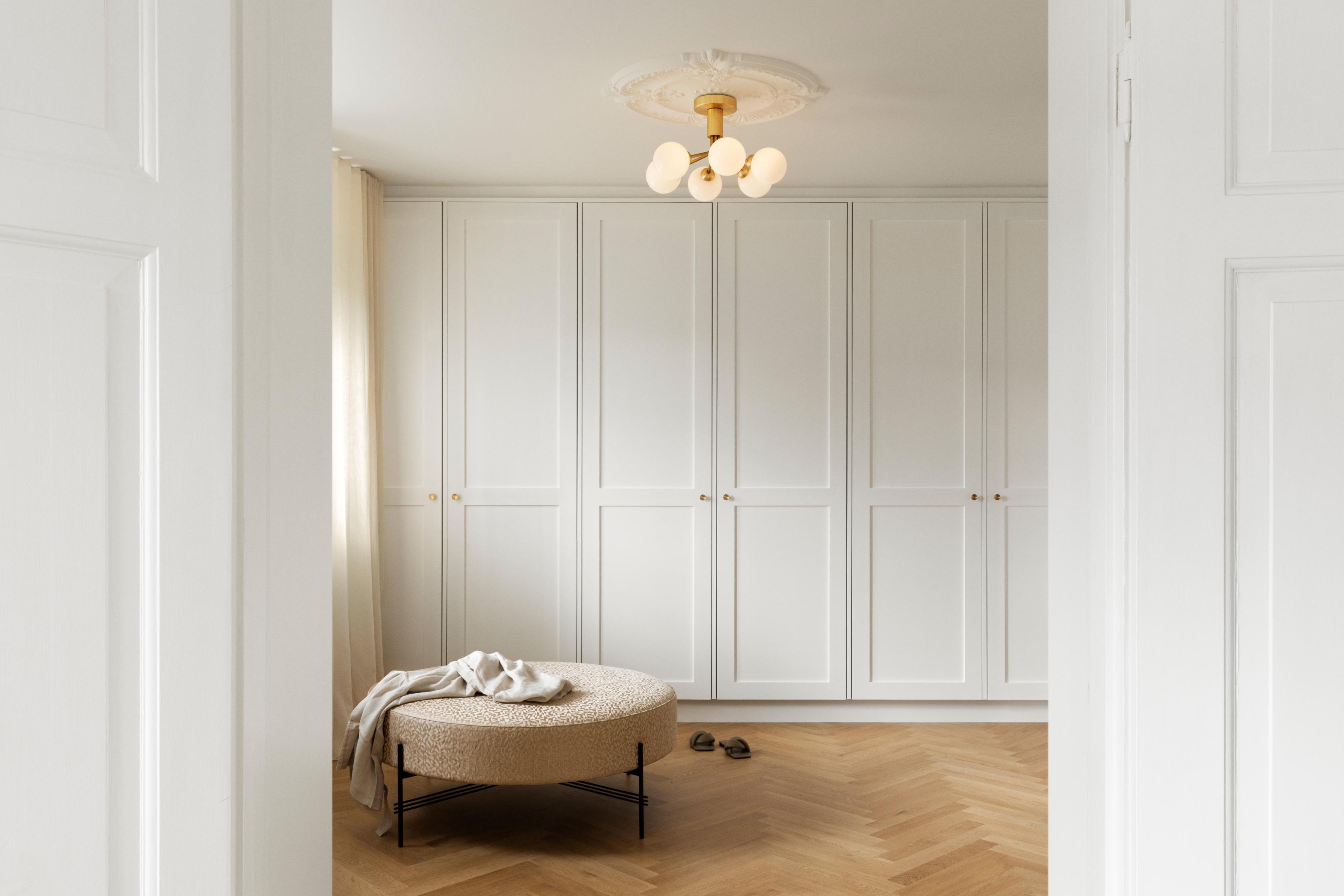 APIALES 6 Black Ceiling Lamp with Opal Glass