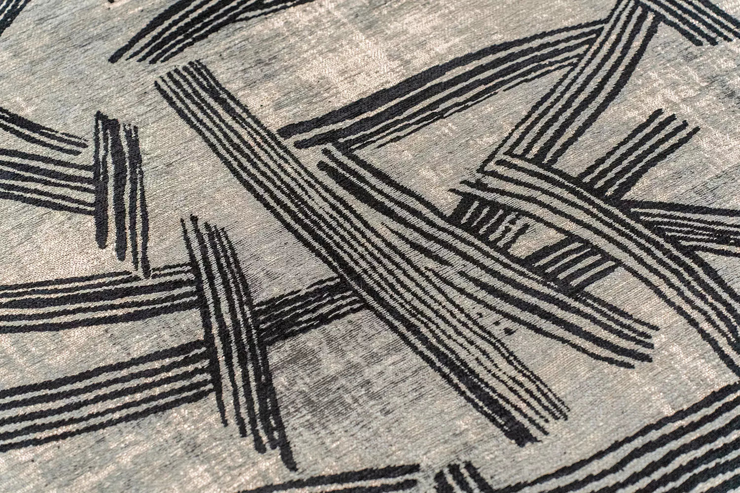Kruhový koberec KANJI šedo-bežový s čiernym