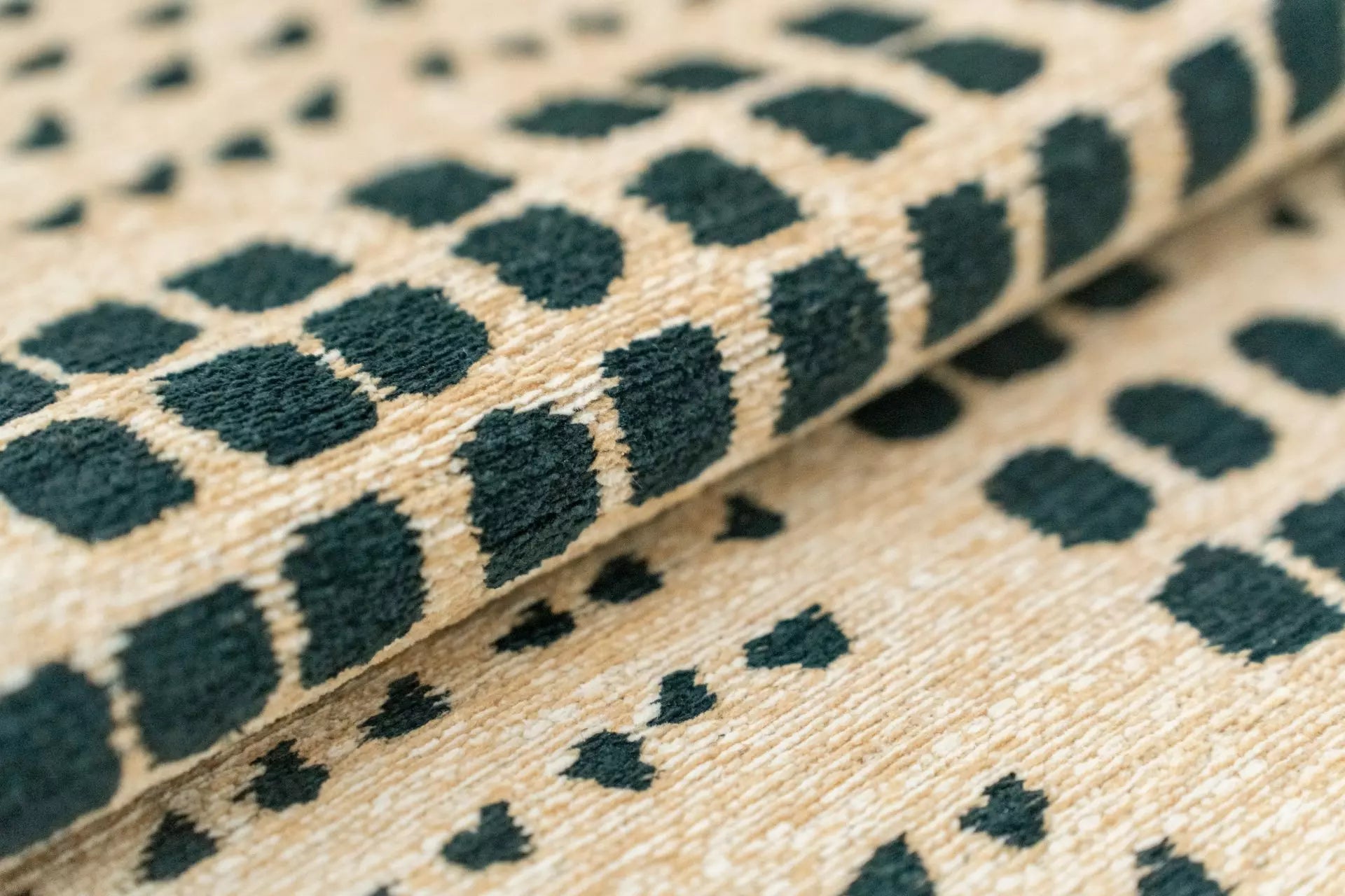 Beige ZEN rug with green