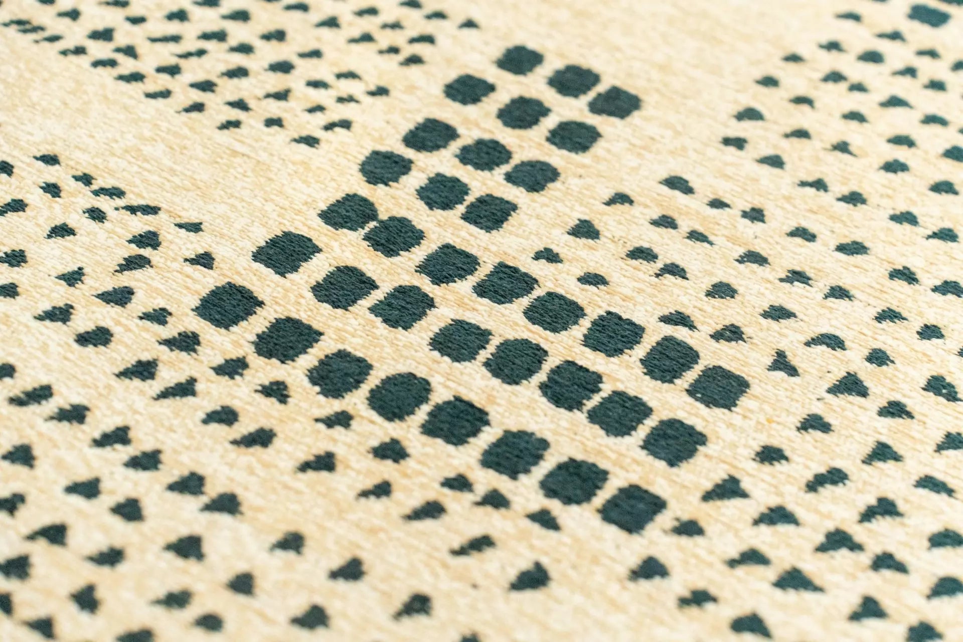 Beige ZEN rug with green