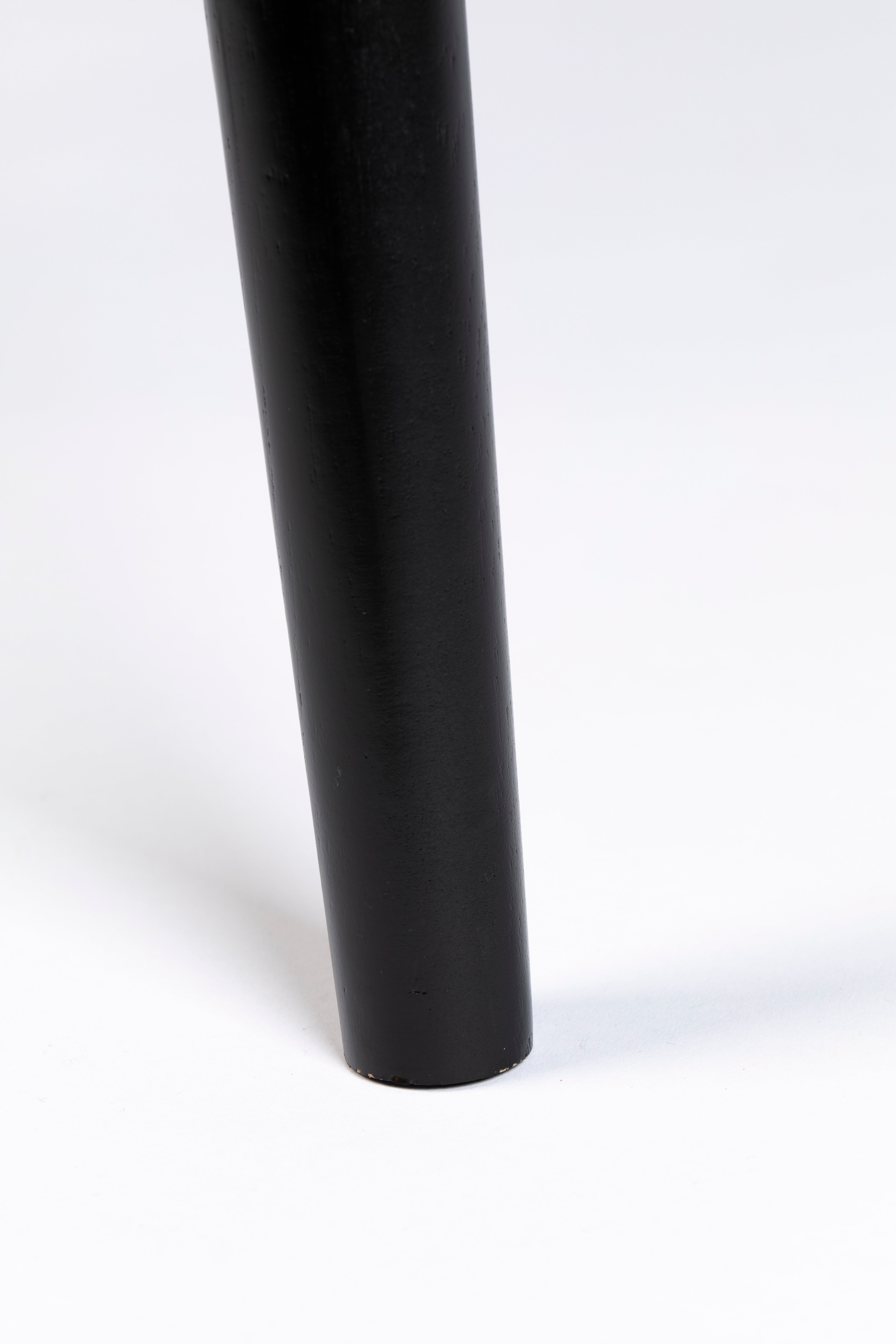 Stół okrągły FABIO czarny fornir dębowy