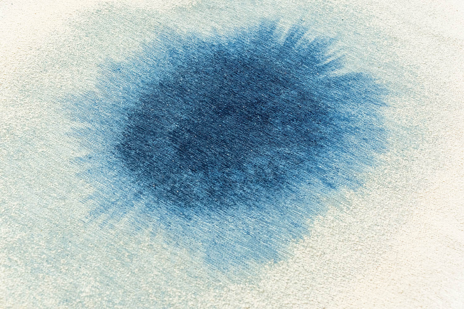 DROP rug white with blue