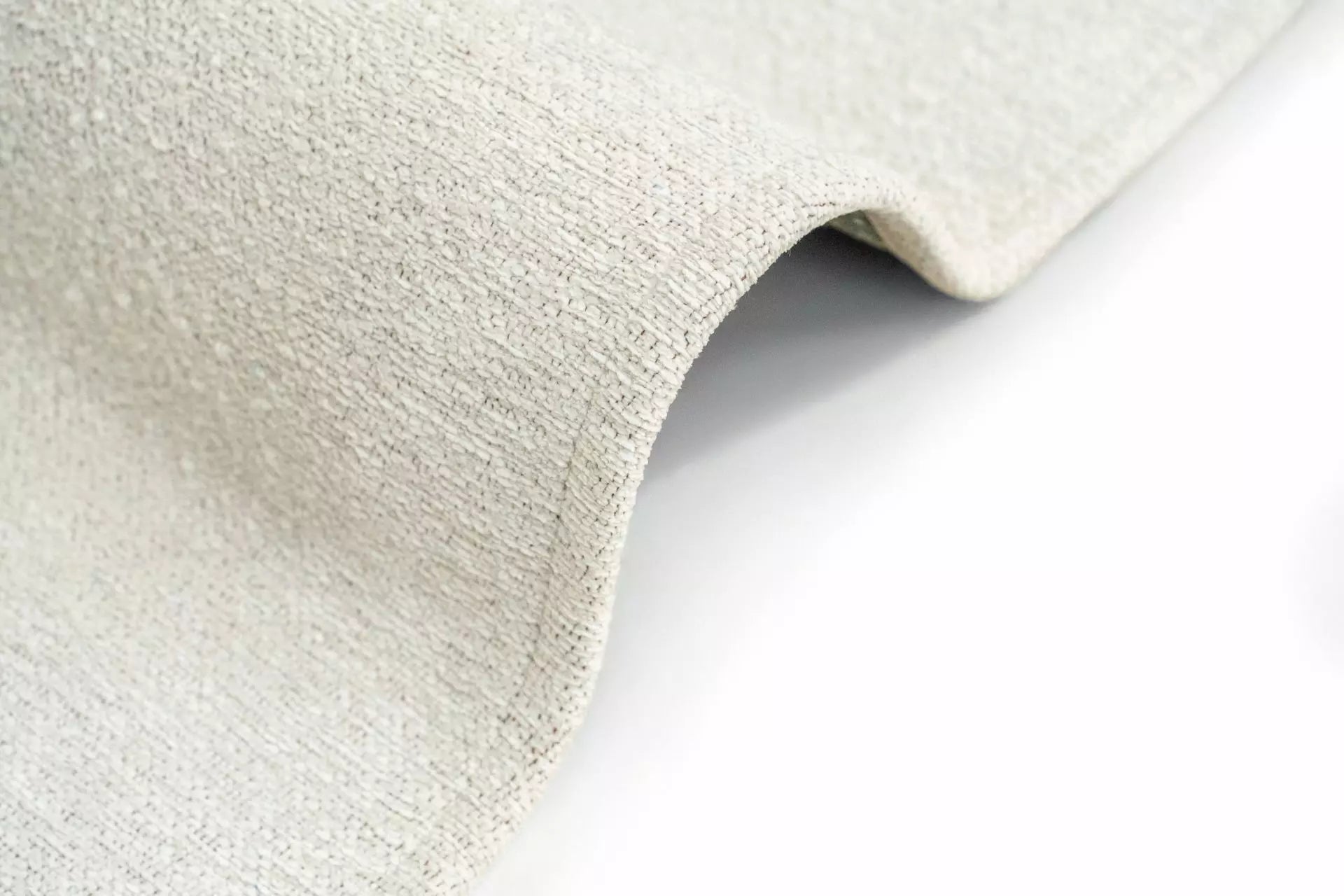 Biely koberec DROP so zelenou