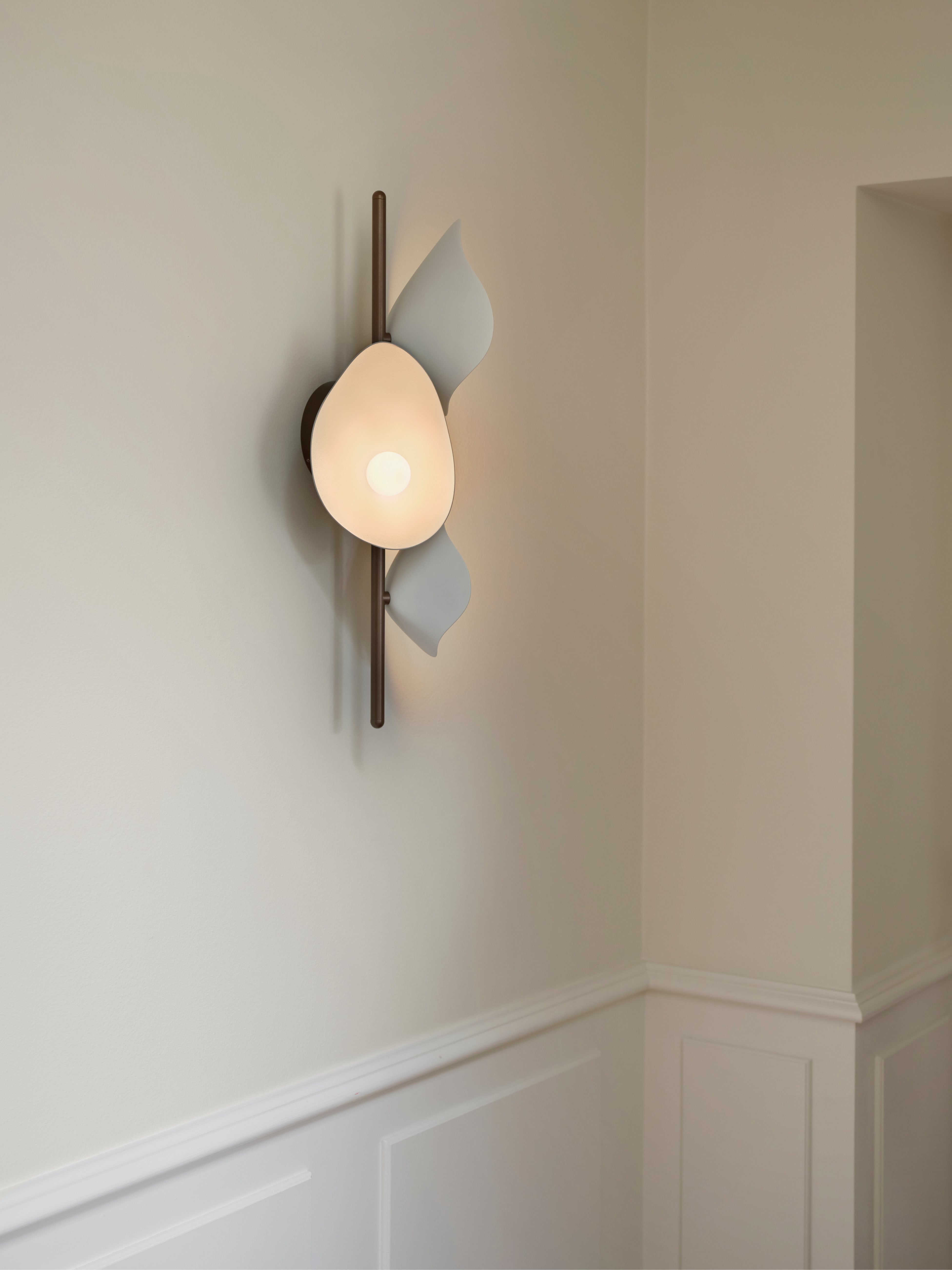 Nástenná lampa FLORII 3 tmavohnedá s bielou