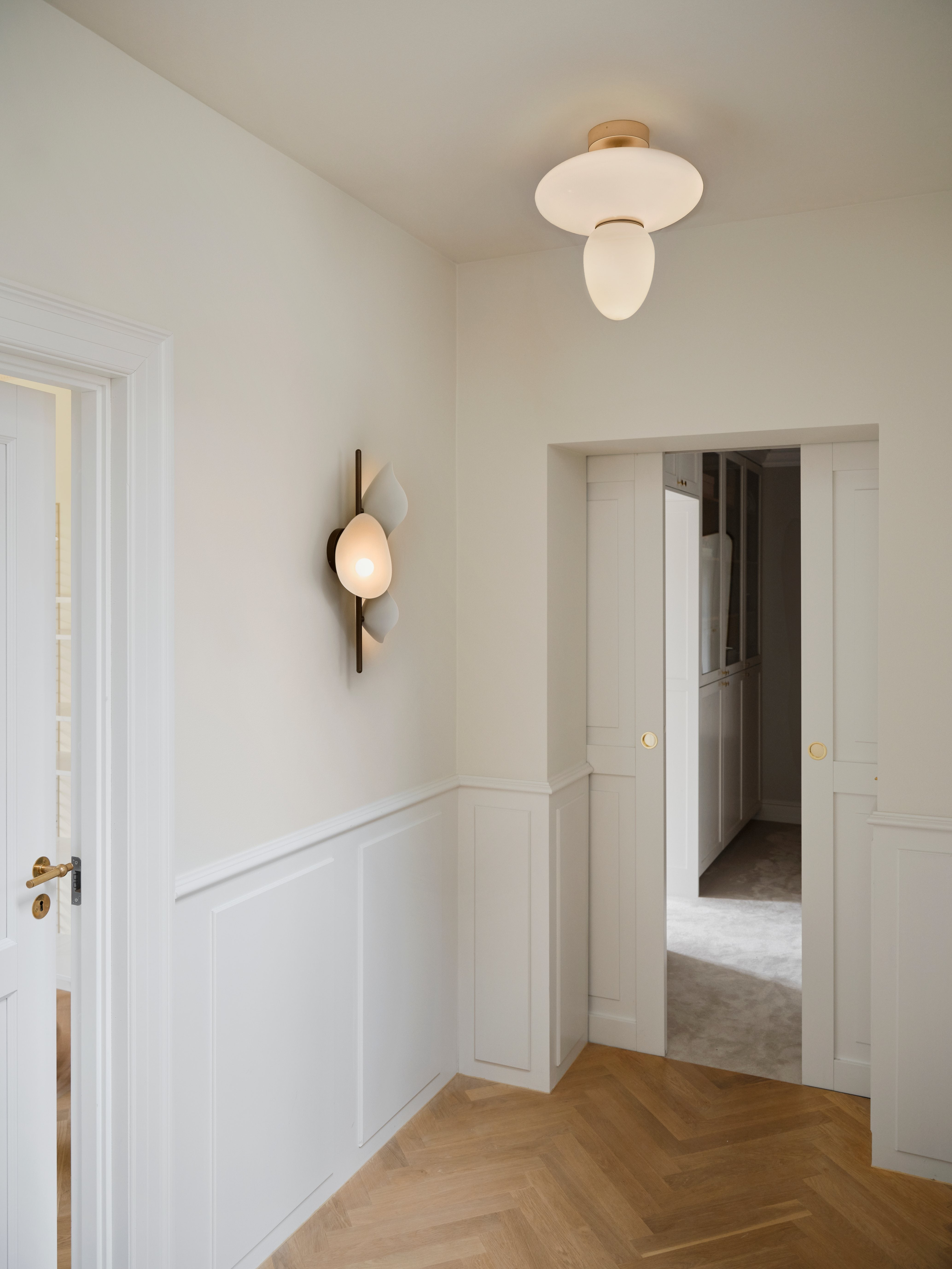 Nástenná lampa FLORII 3 tmavohnedá s bielou