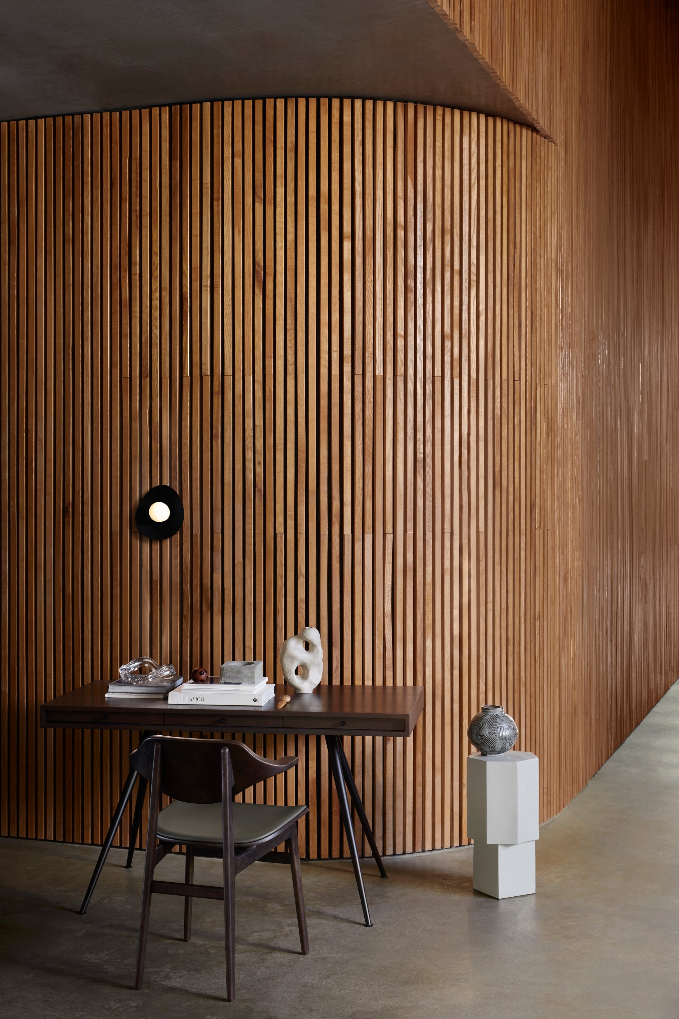 Stolik boczny QUARTZ beżowy beton