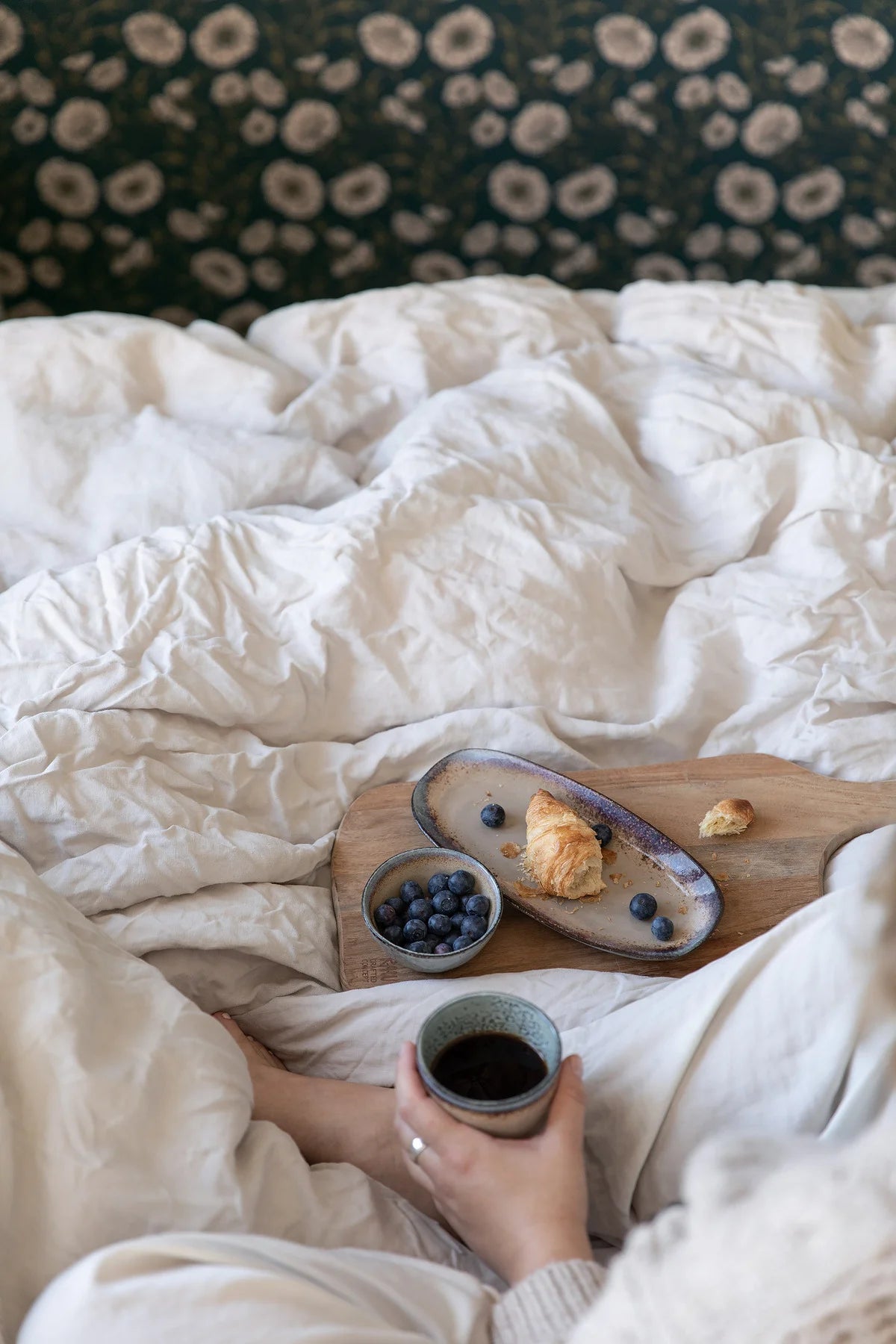 Dark Green Floral Poppy Flow Wallpaper with Beige