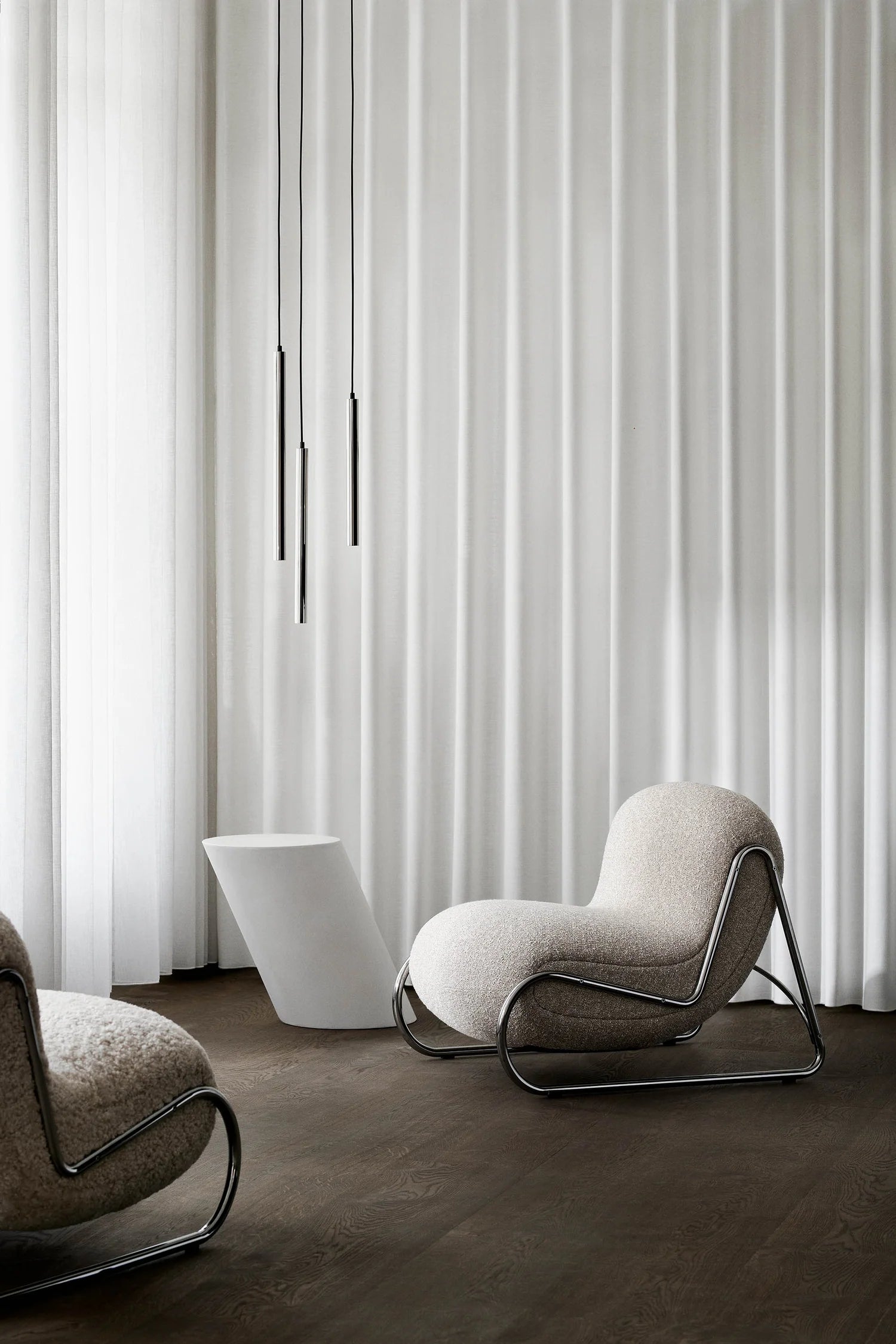 Stolik boczny TILT ciemne drewno dębowe