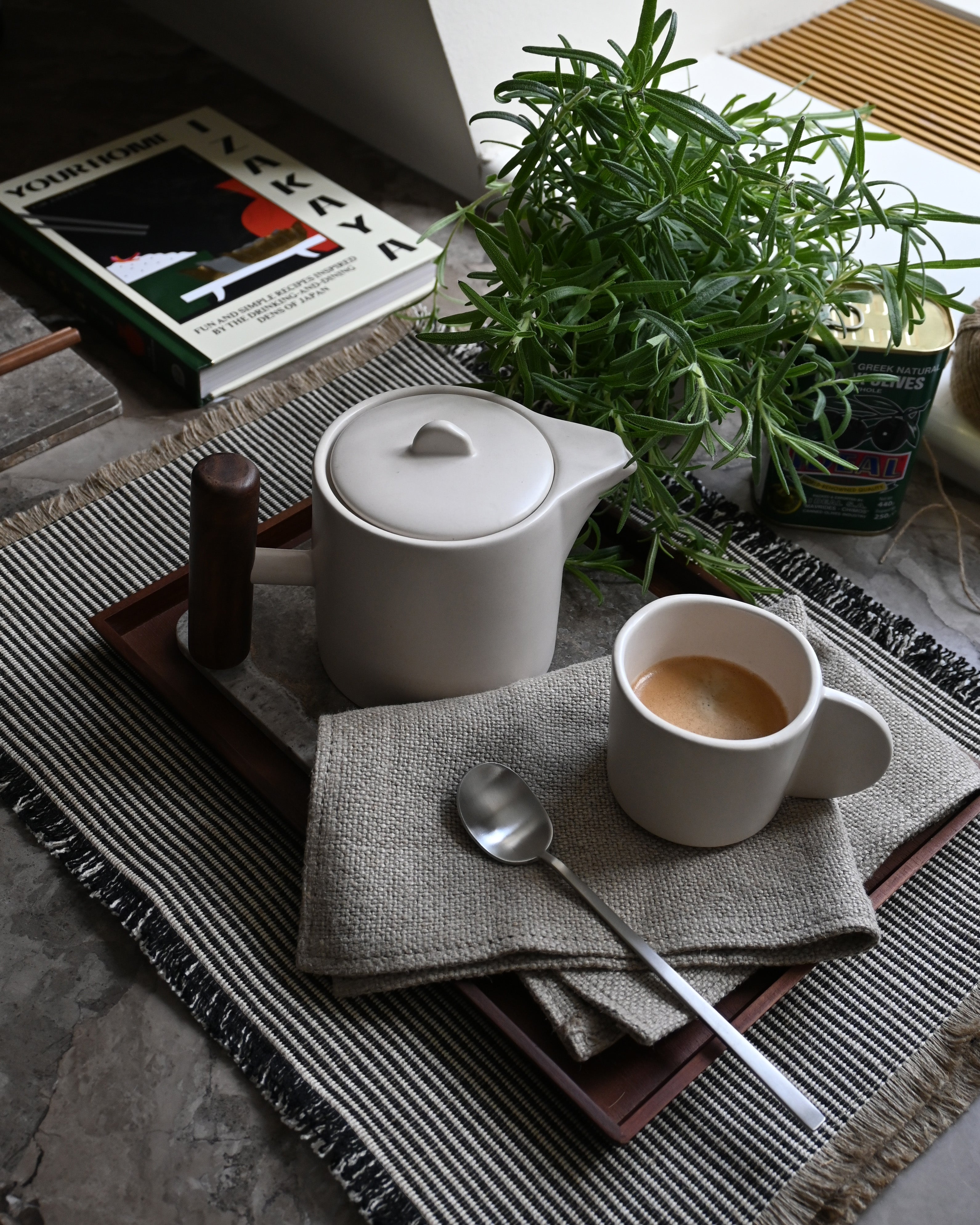 Čajník NATIVE biela kamenina