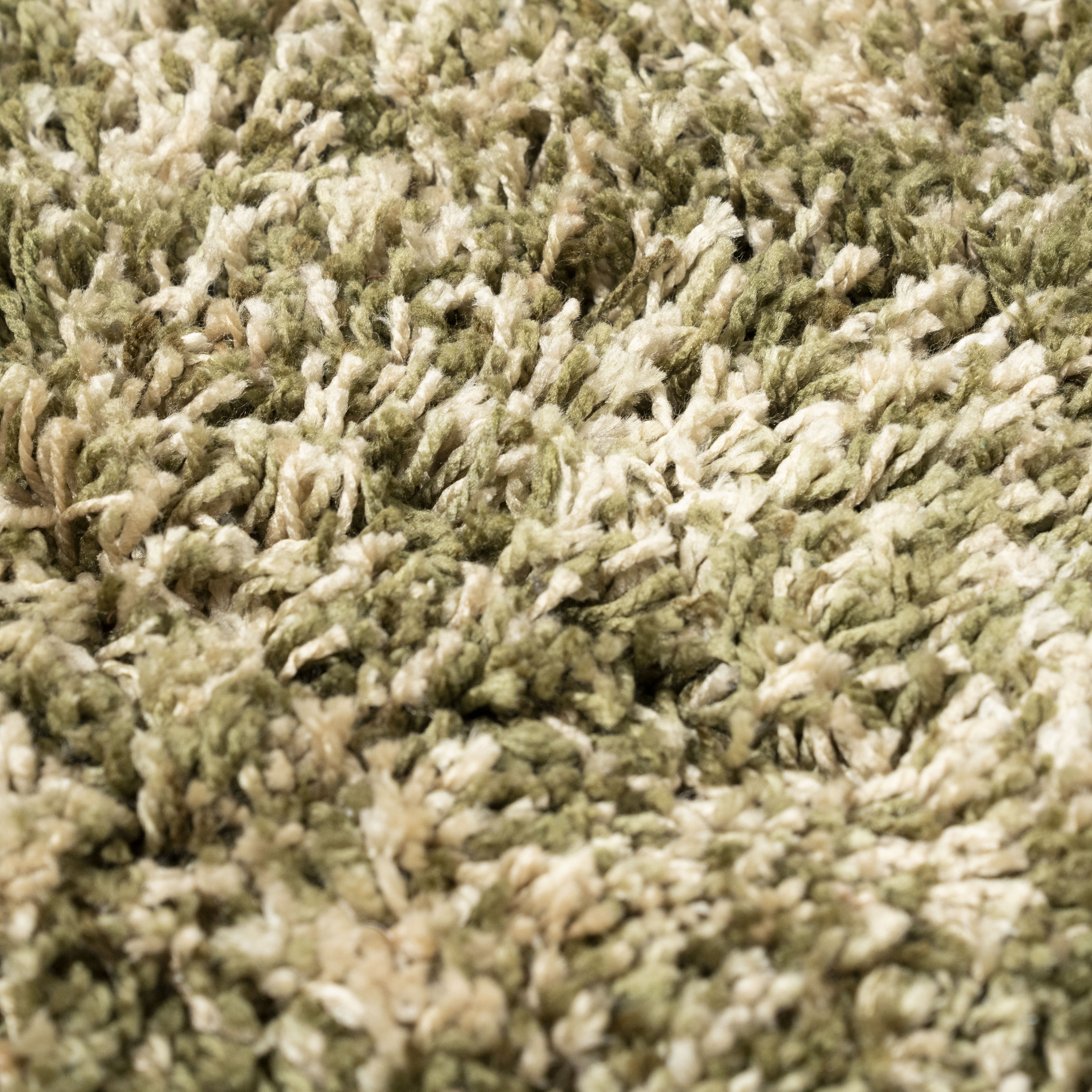 MIXI green rug with long pile