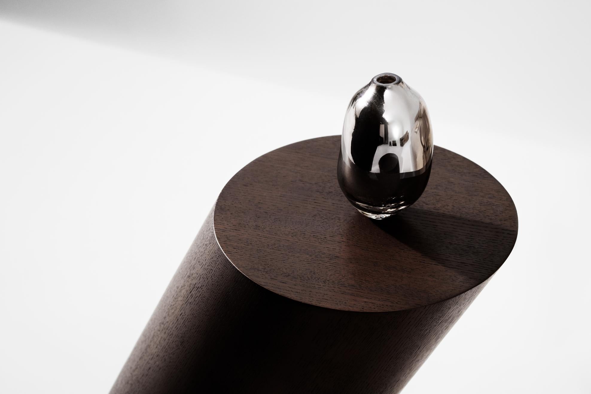 Stolik boczny TILT ciemne drewno dębowe