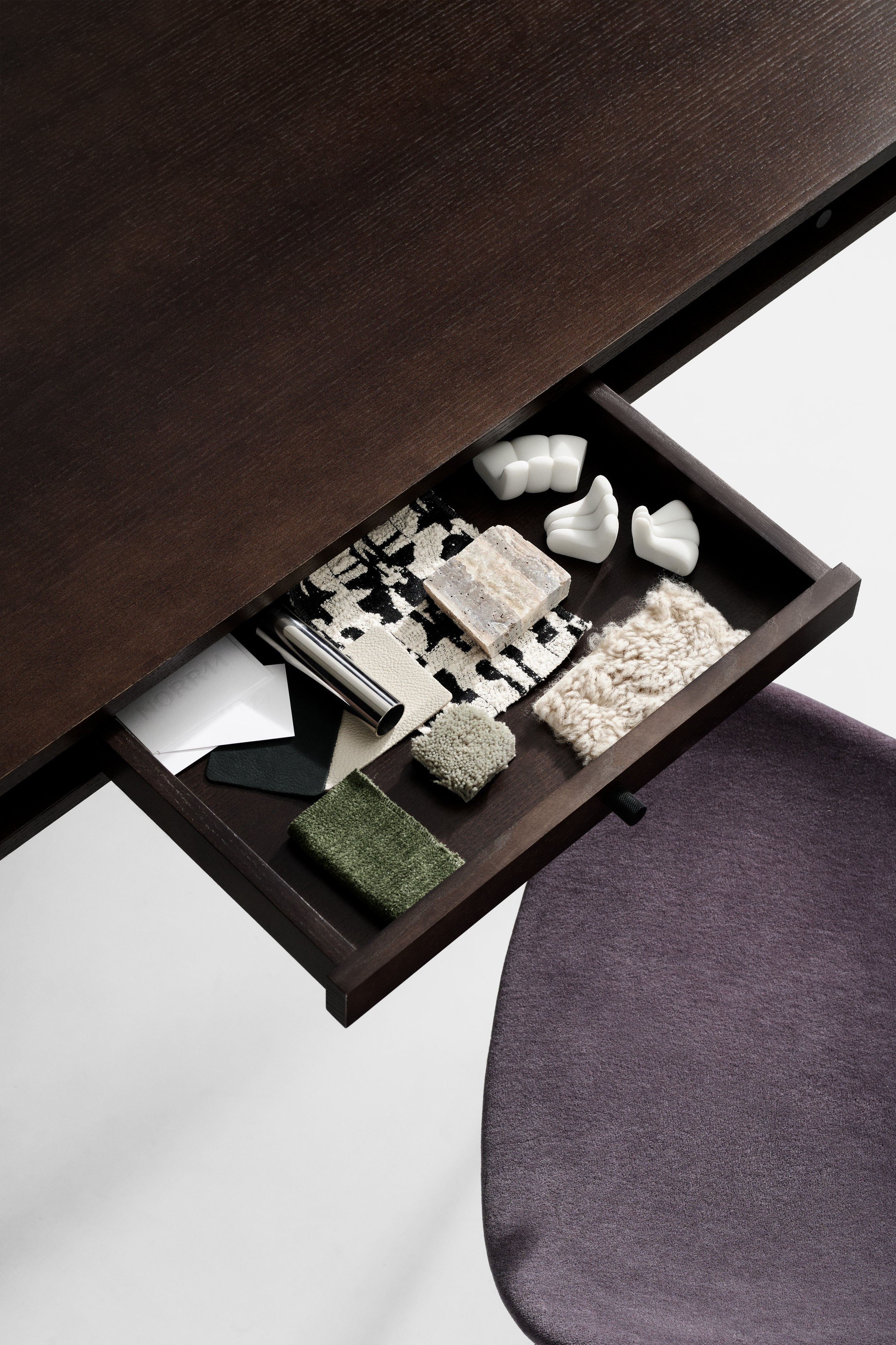 Biurko regulowane JFK czarne drewno jesionowe