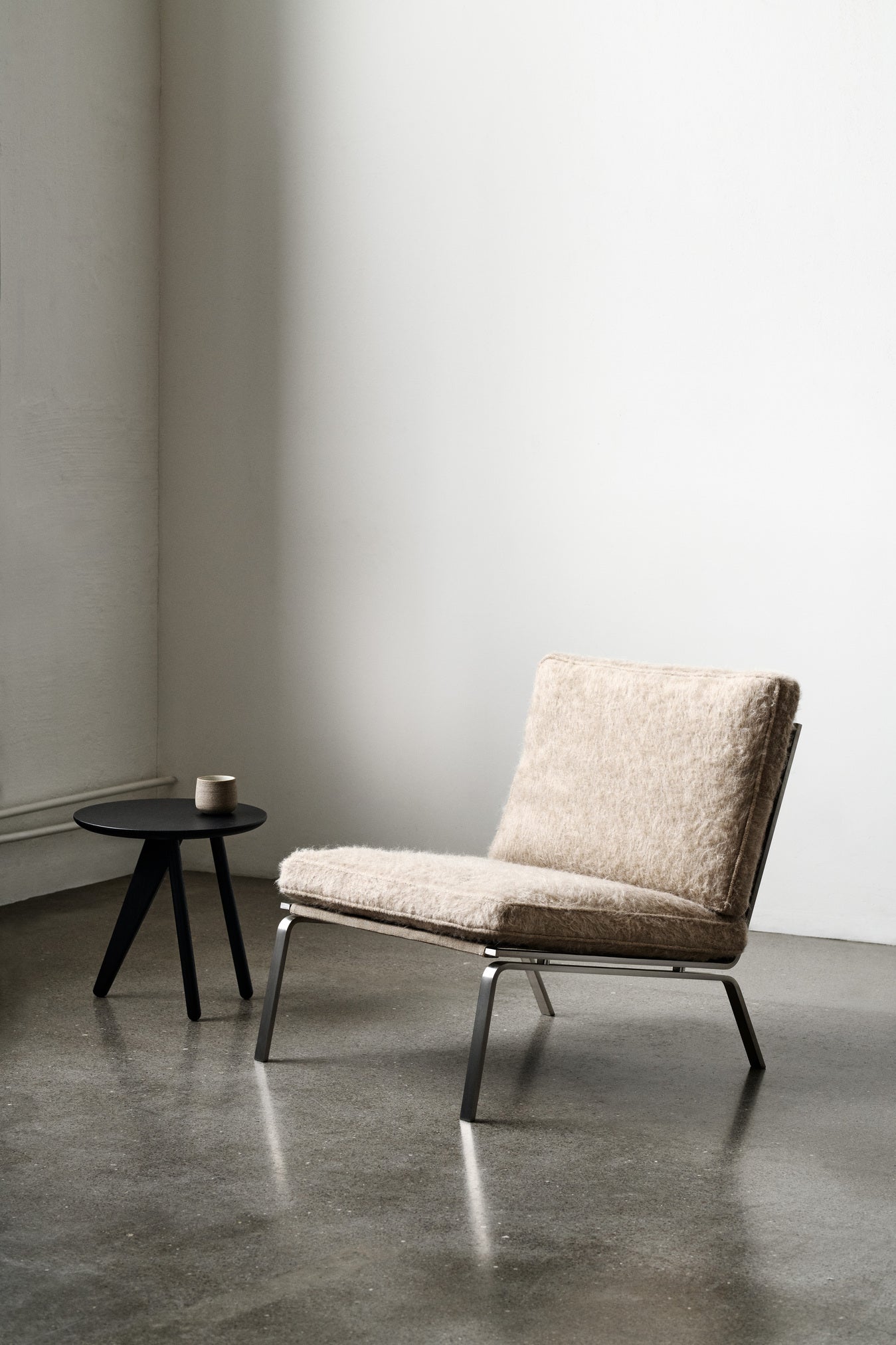 Stolik boczny FIN czarny