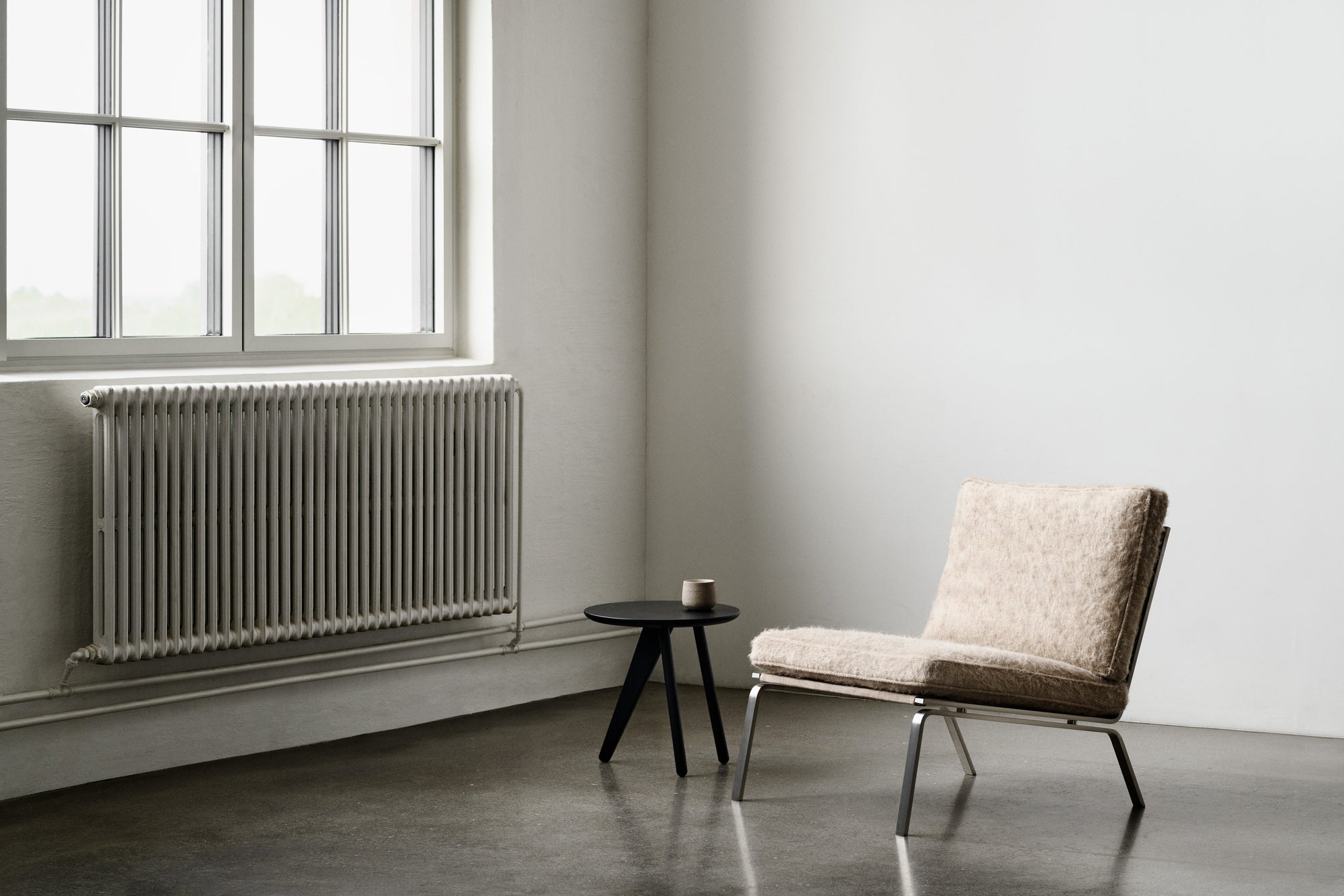 Stolik boczny FIN czarny