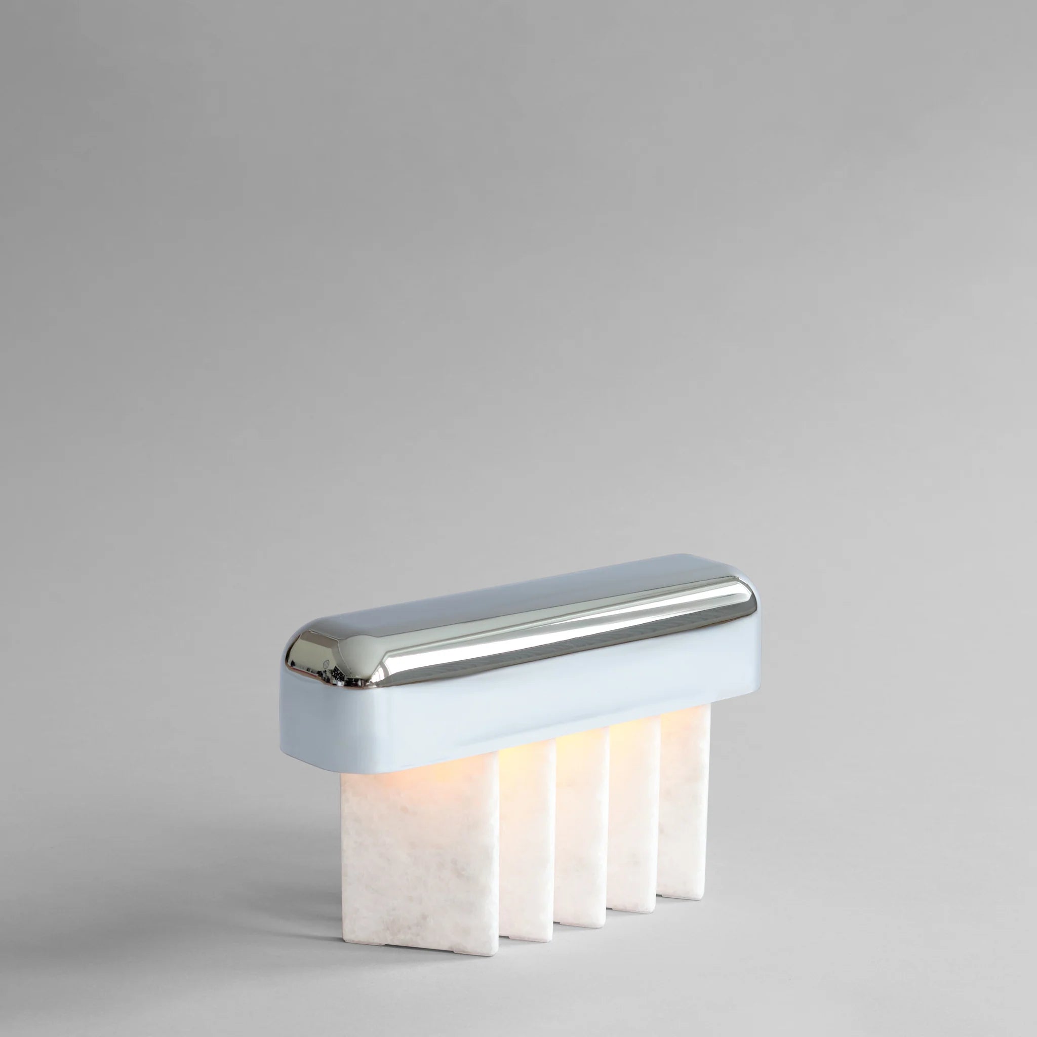 Prenosná lampa BEETLE biely mramor