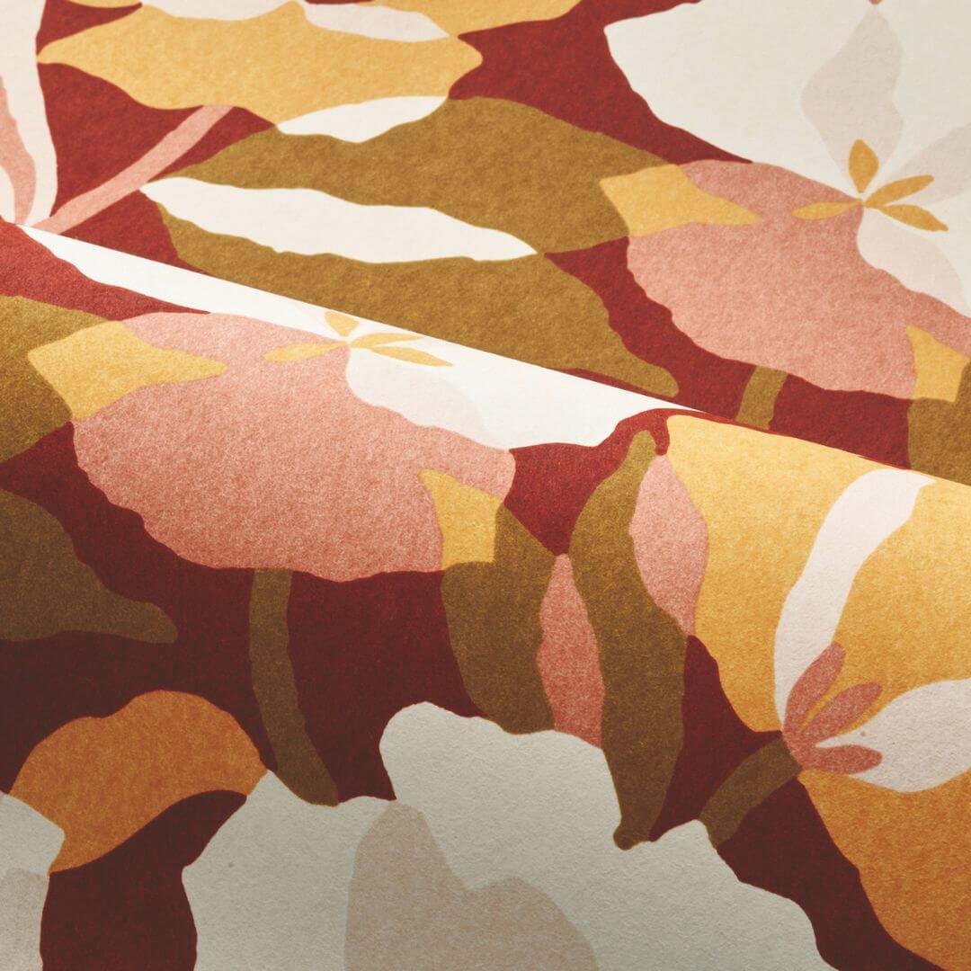 Tapeta s rastlinným motívom kvetov AMARYLLIS - GRENAT/BLUSH bordová s ružovou