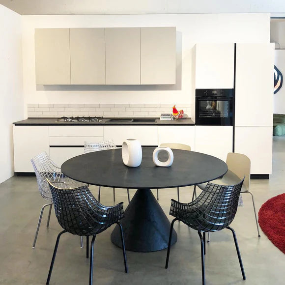 Stolička MERIDIANA čierna s chrómovaným podstavcom