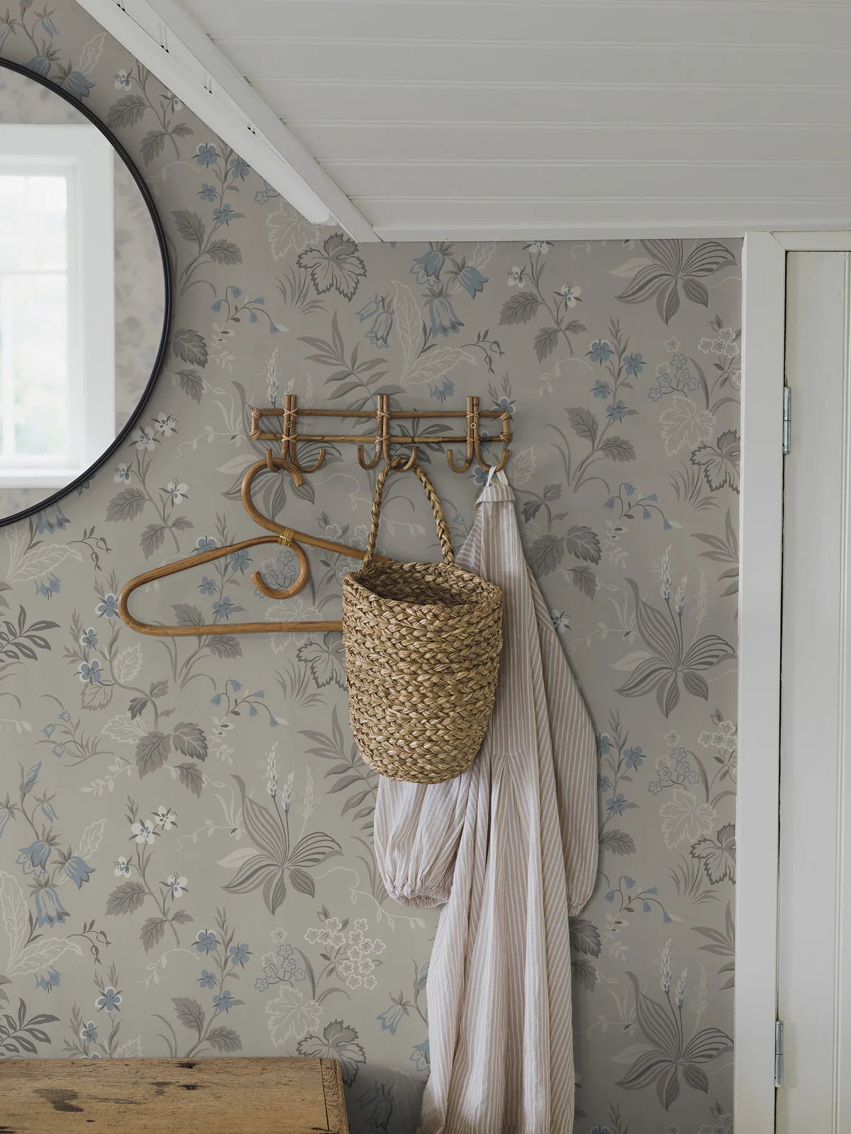 FOLKLORE Dark Beige Floral Pattern Wallpaper