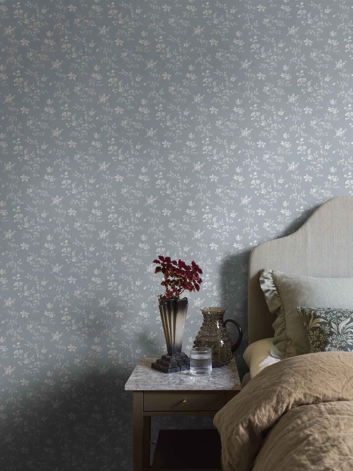 ÄNGSBLOMMA Blue and White Floral Pattern Wallpaper