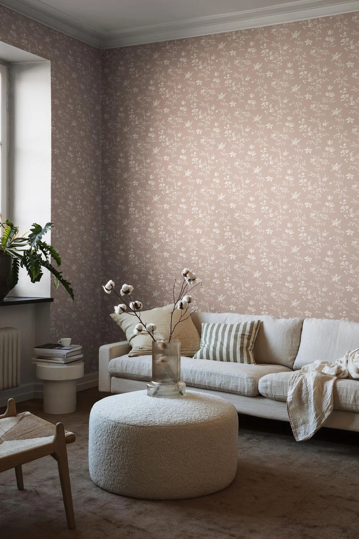 Tapeta s rastlinným motívom ÄNGSBLOMMA hnedá